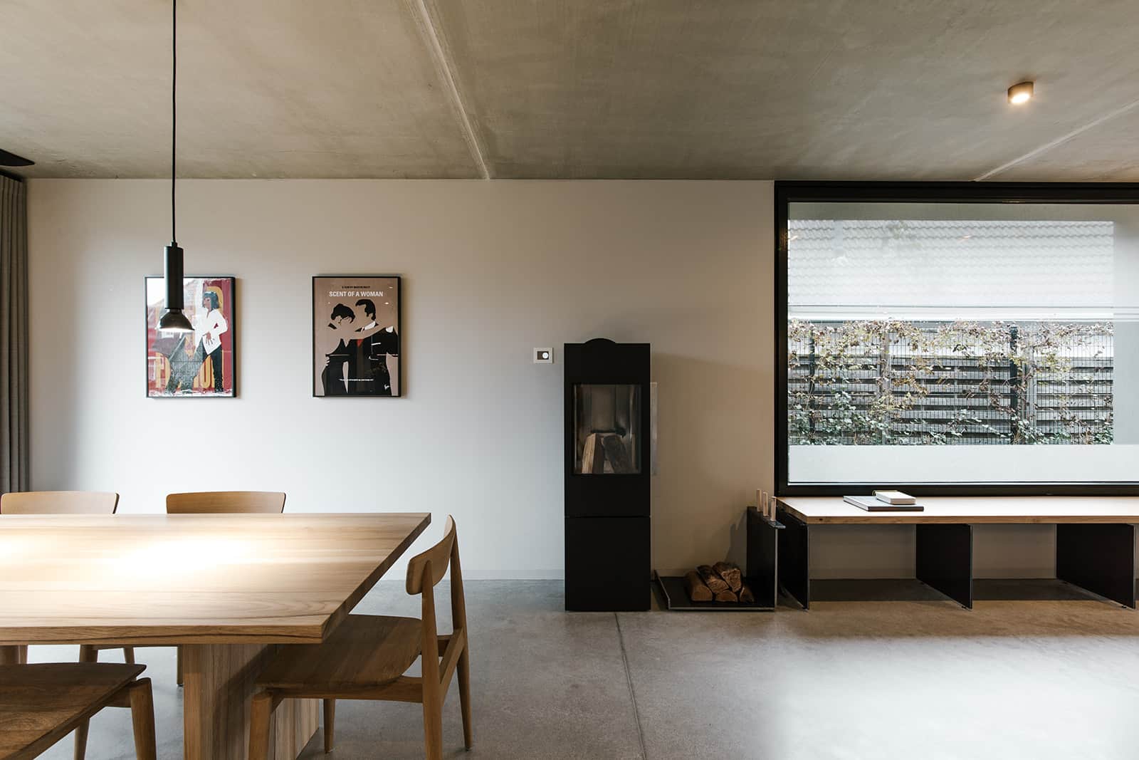 Esstisch und großer Wohnraum