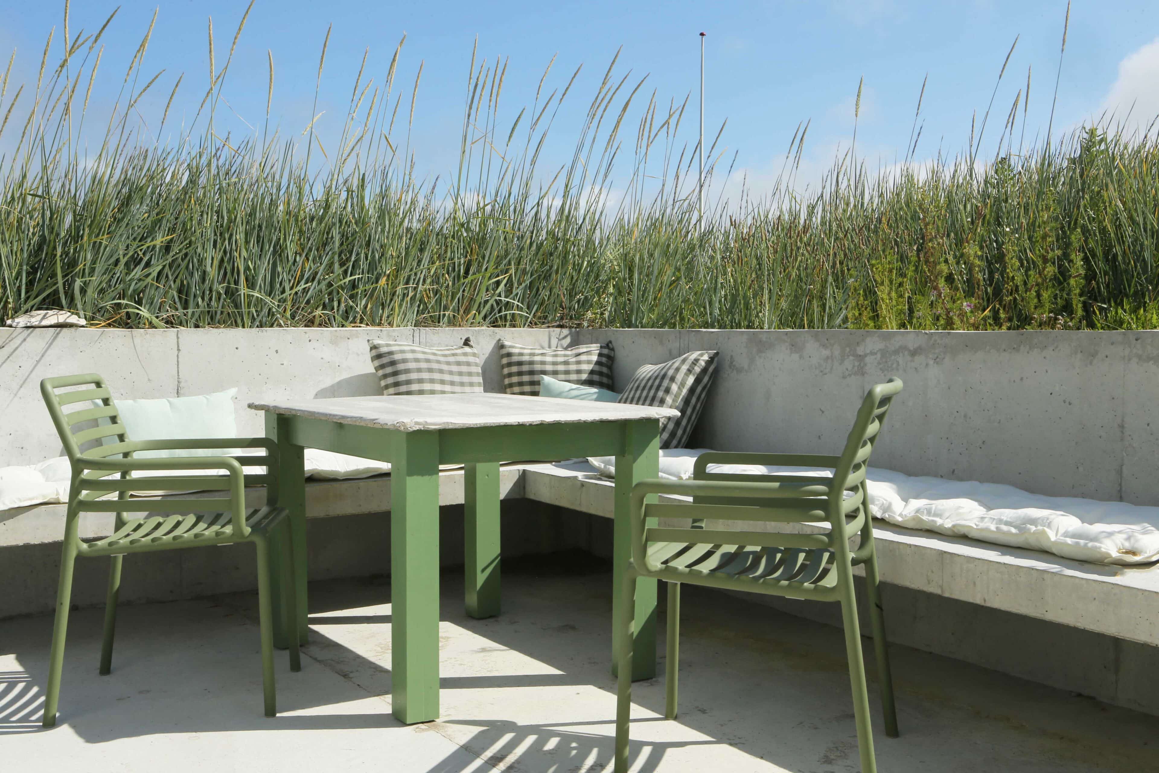 Terrasse mit eingelassenem Sitzplatz