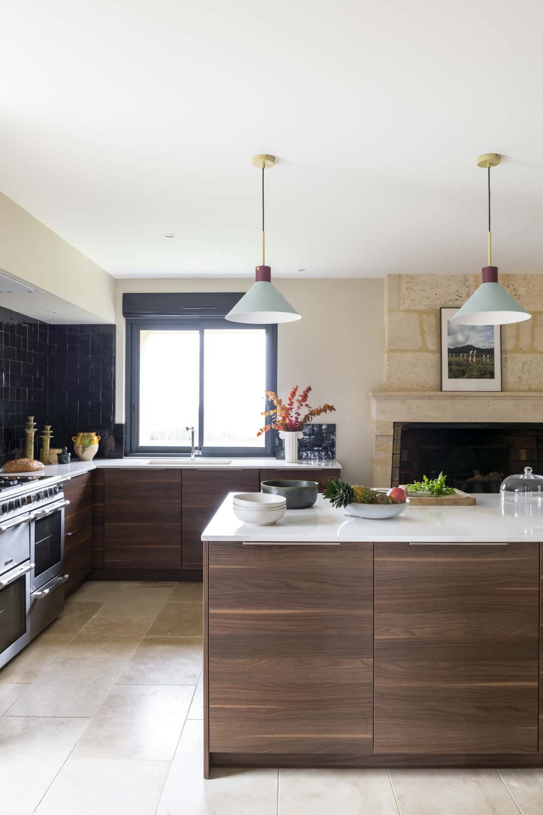 Küche mit großem Küchenblock