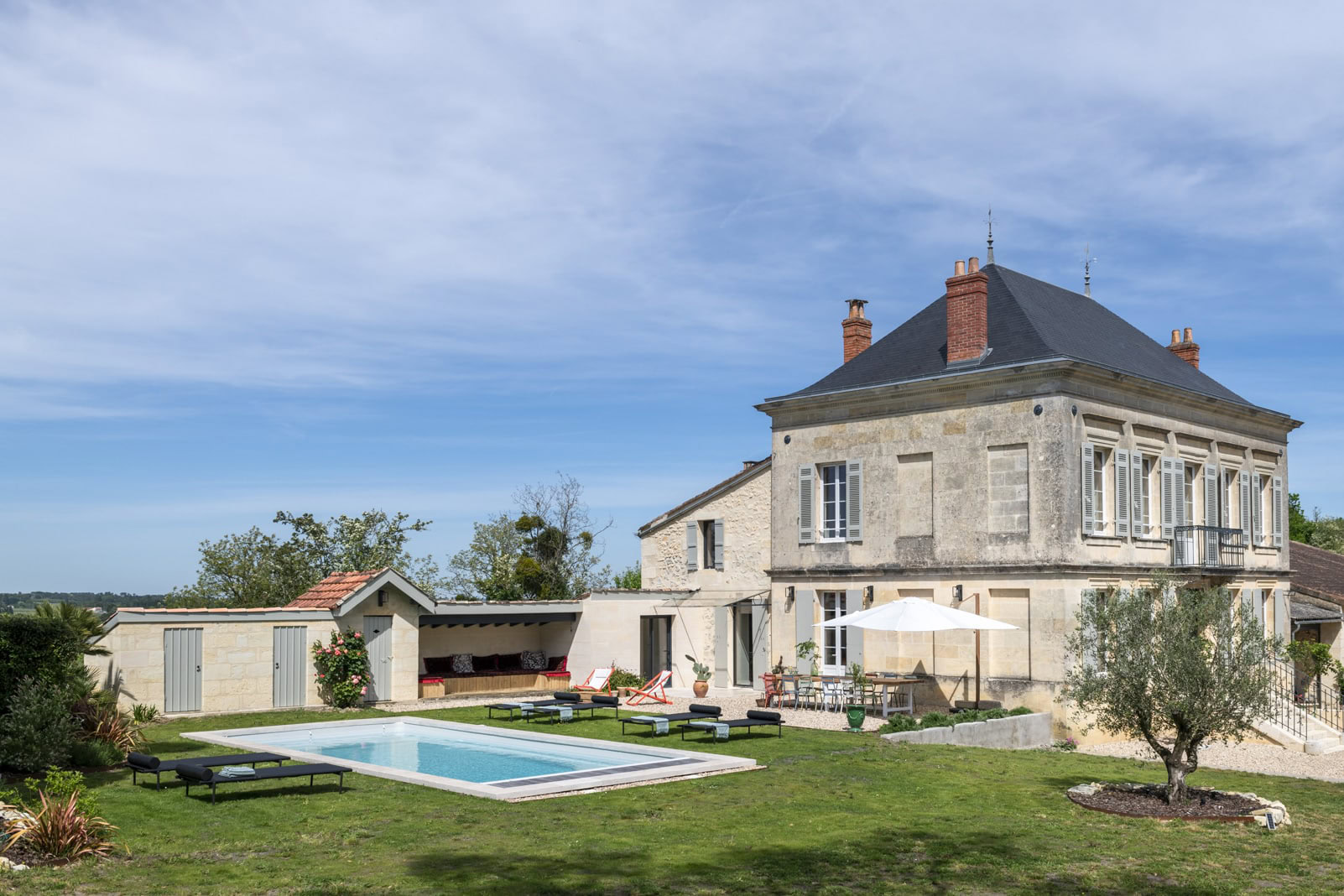 Haus mit Garten und Pool