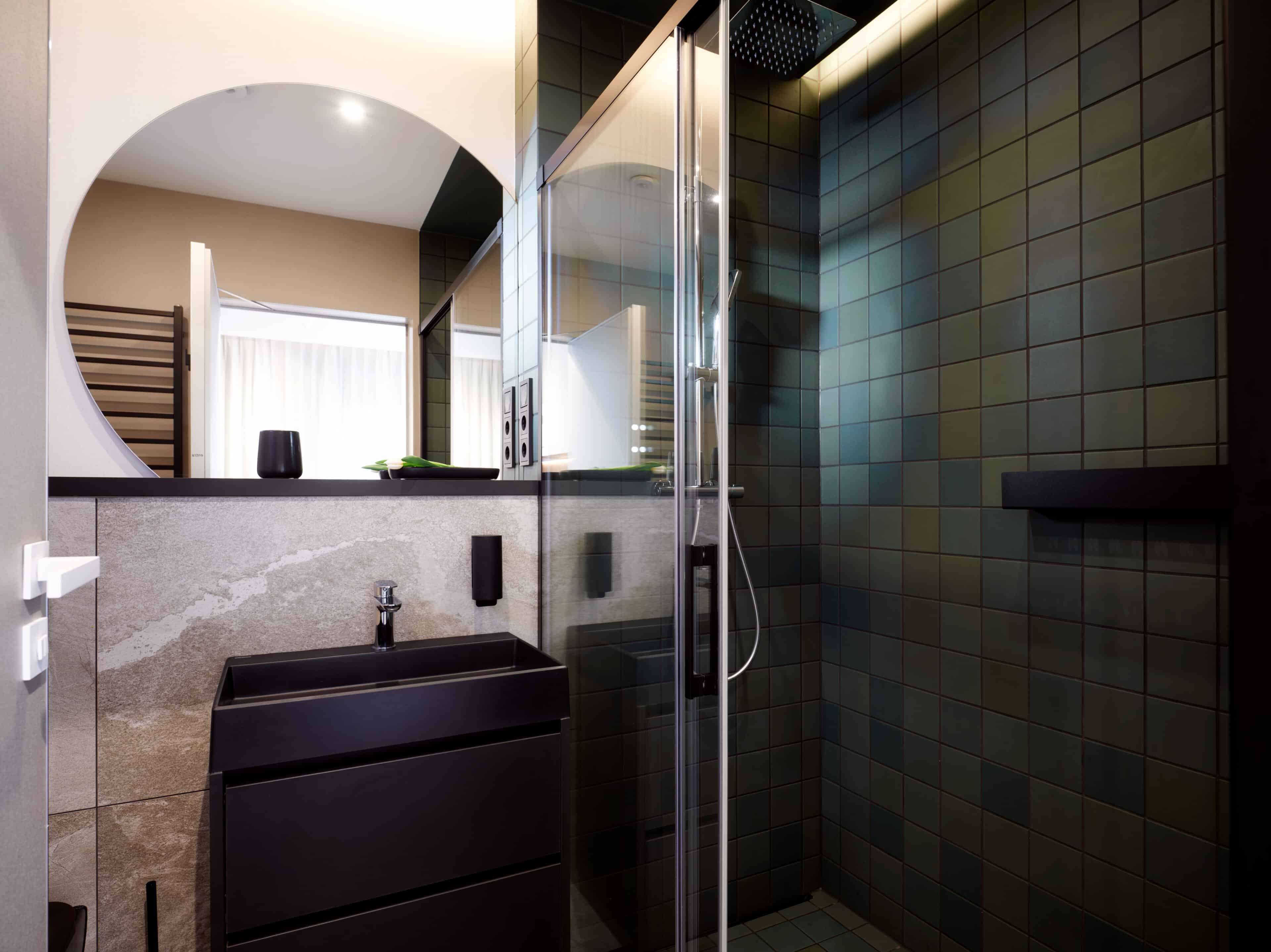 Badezimmer mit Waschbecken