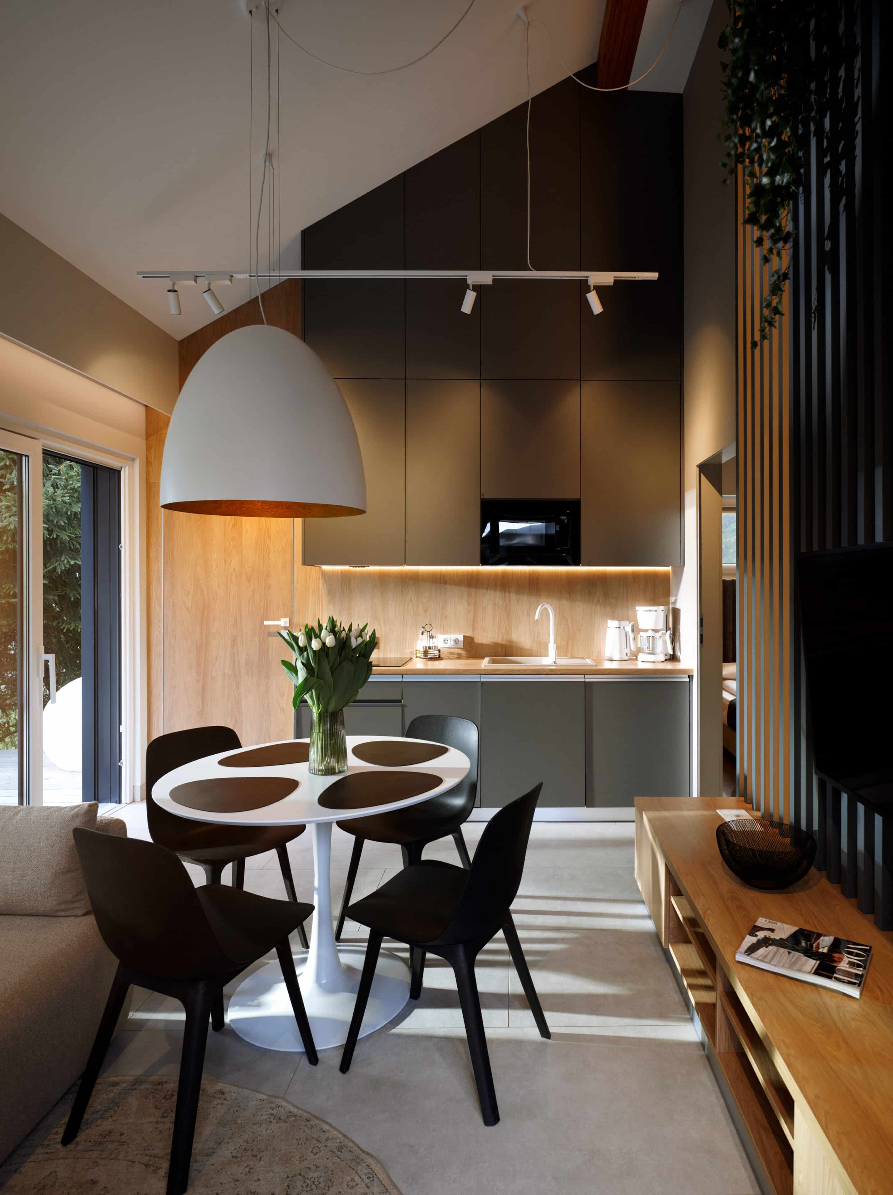 Esstisch und Küchenzeile