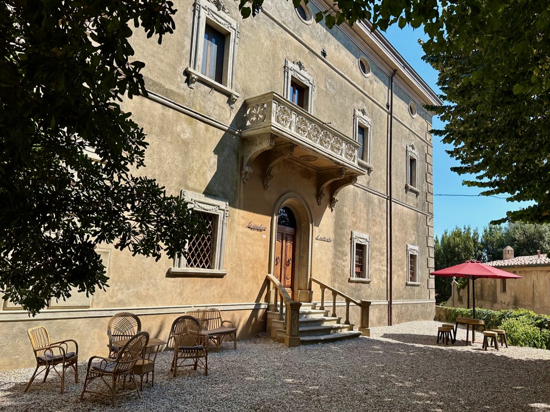 Fassade des Palazzo im Sonnenlicht