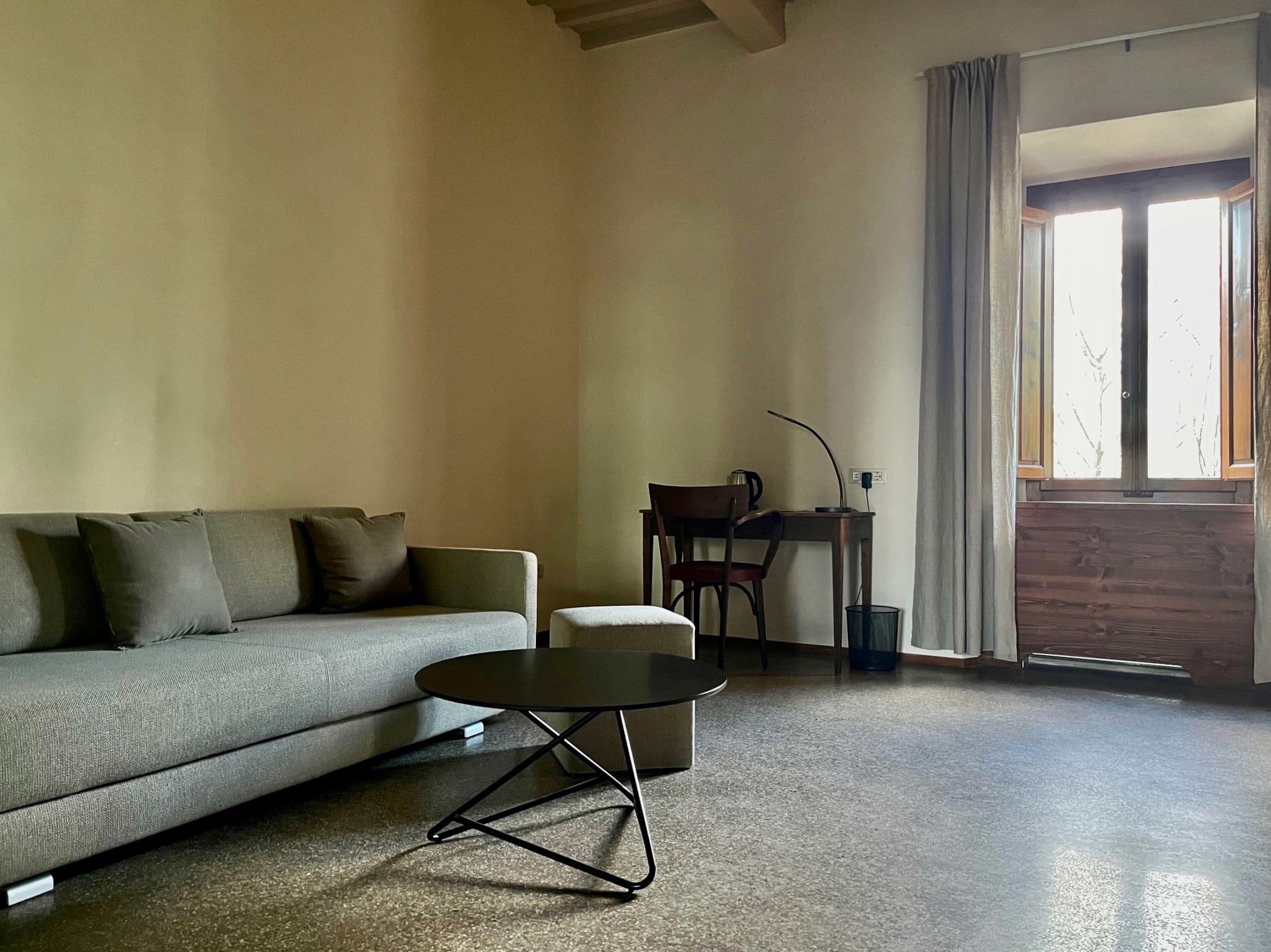 Wohnzimmer mit Sofa im Palazzo