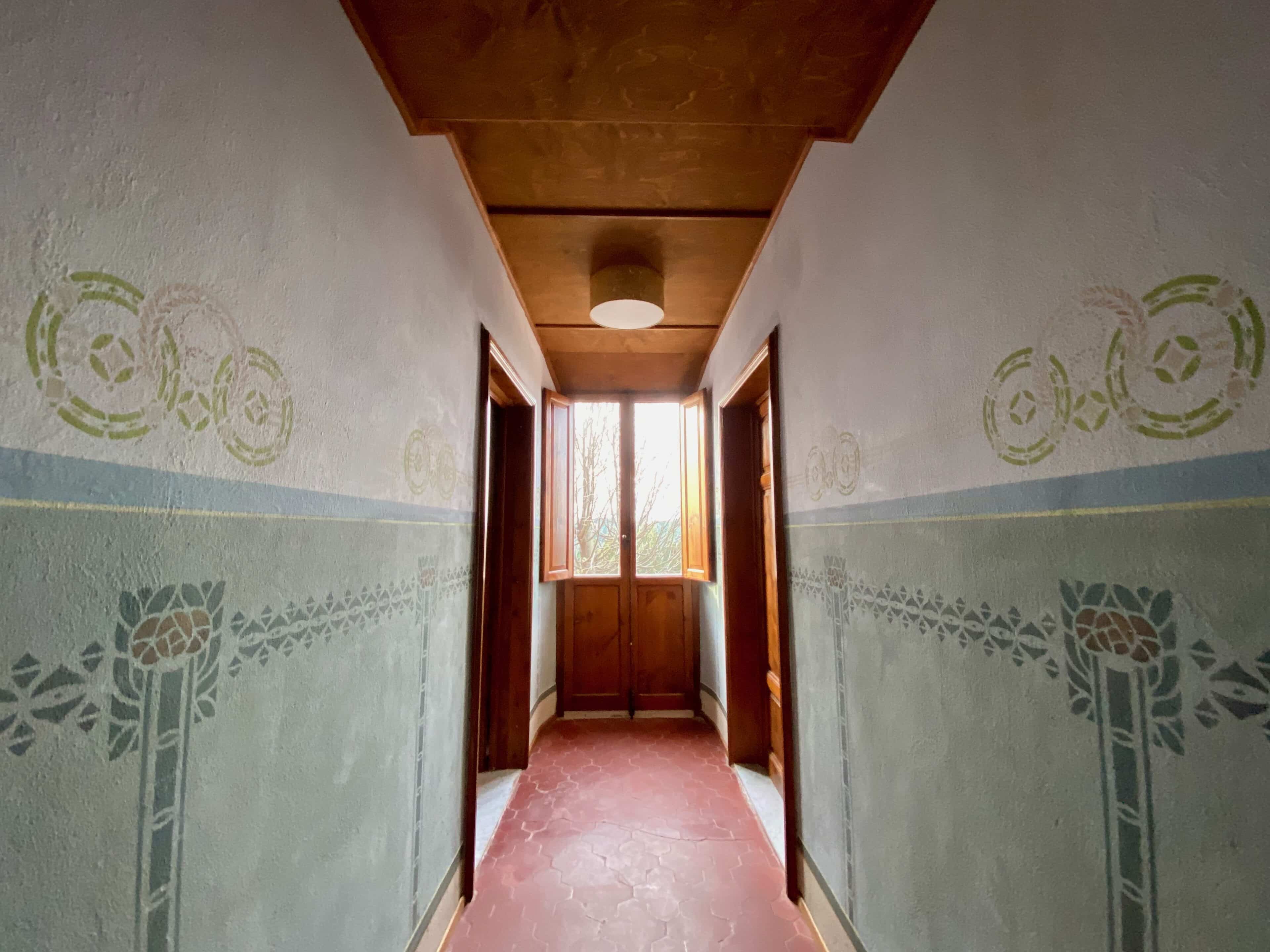 Flur mit antiker Malerei