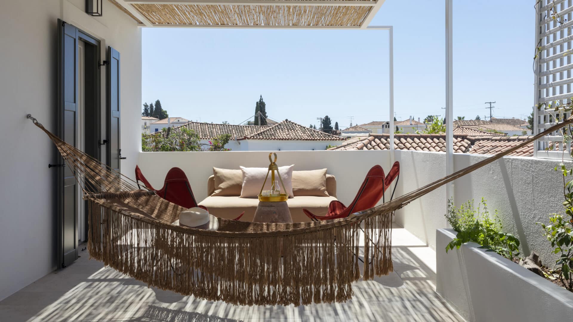Balkon mit Hängematte des Hotel Yayaki