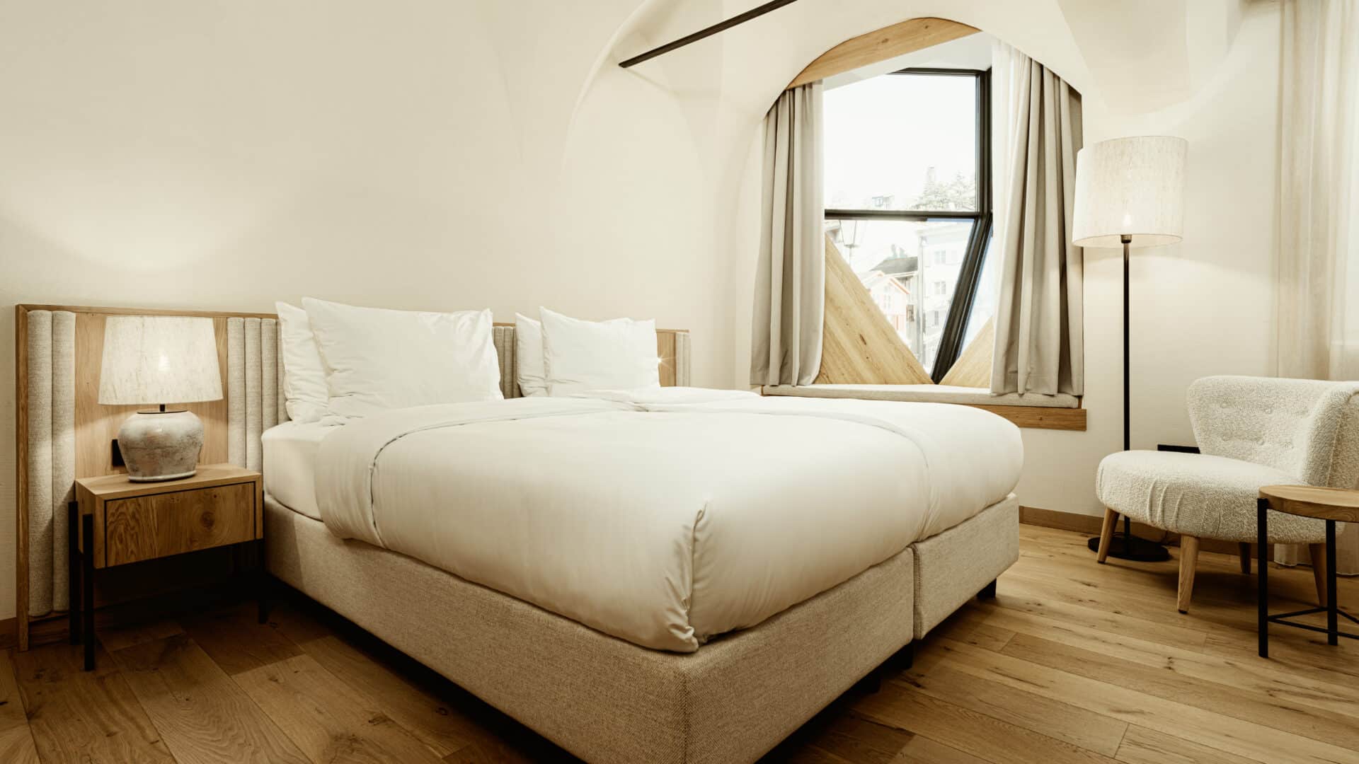 Schlafzimmer mit Doppelbett im Adler Historic Guesthouse