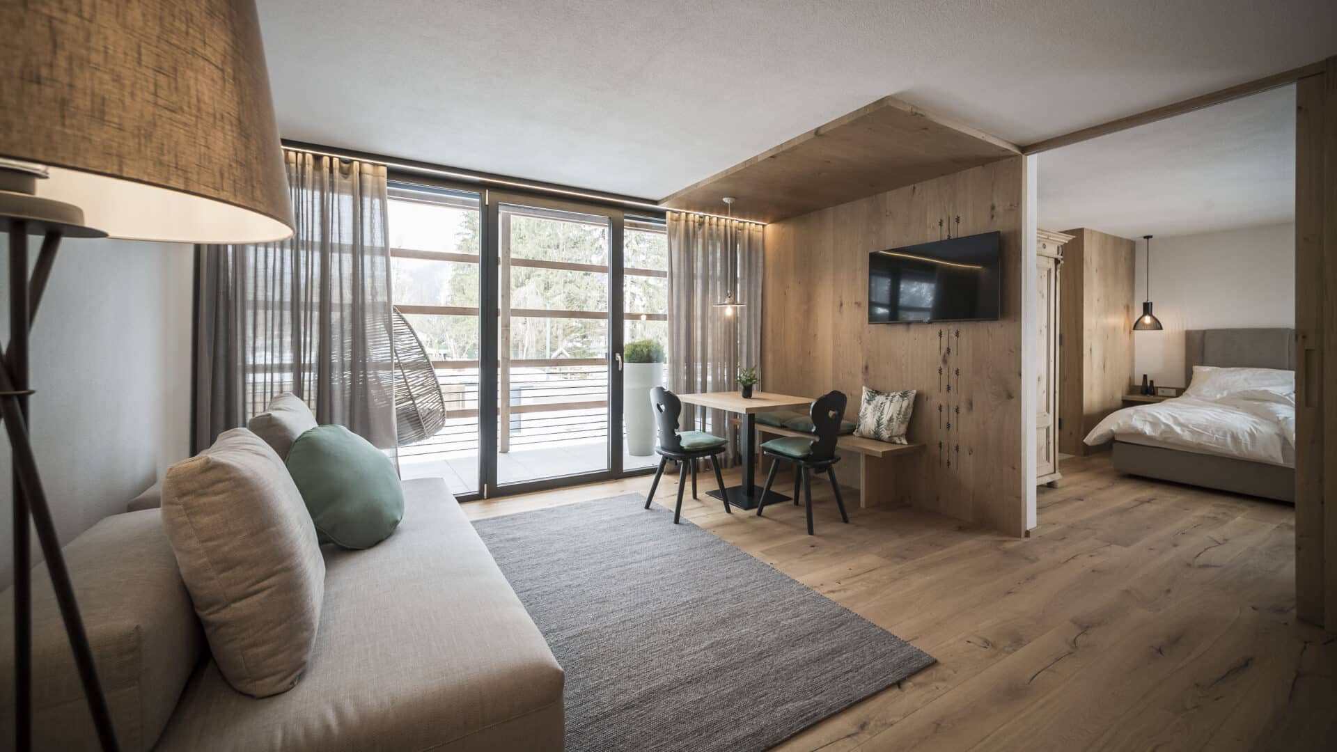 Wohn- und Essplatz im Doppelzimmer in Ovinas Haus