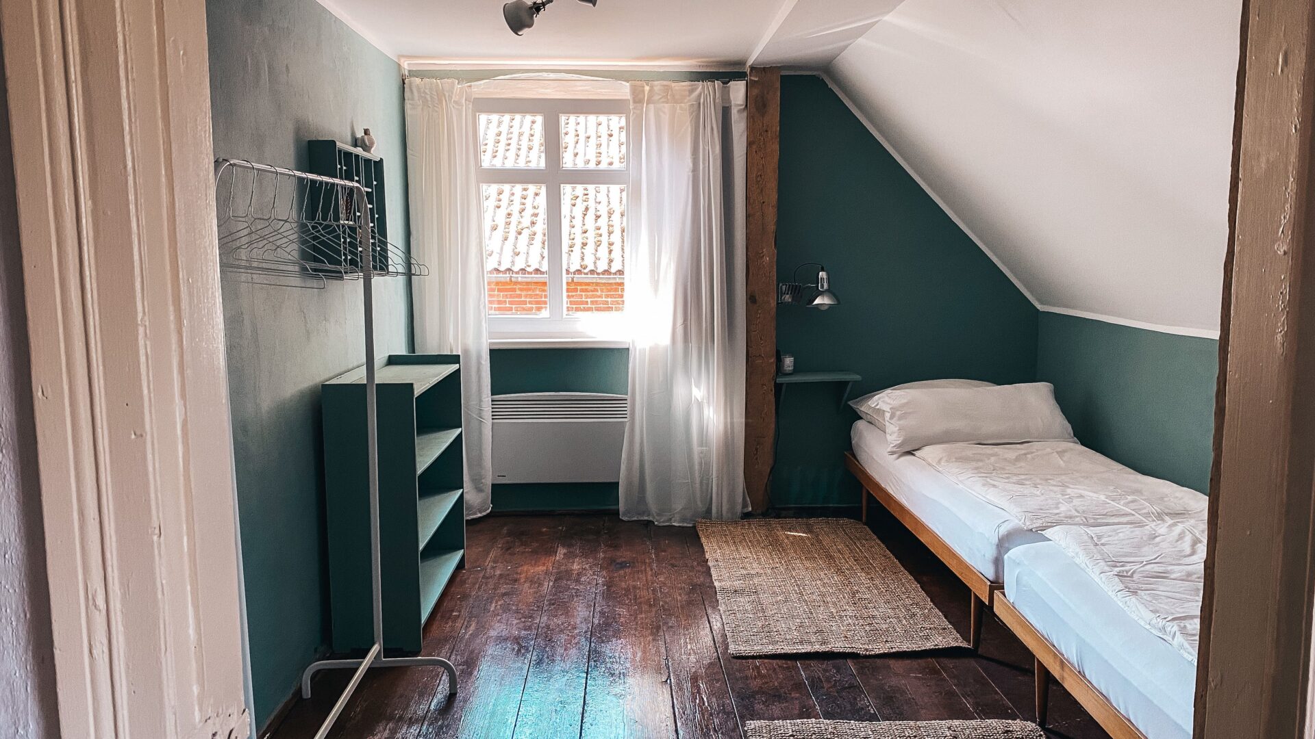 Kleines Schlafzimmer mit Einzelbetten im Alten Dorfhaus