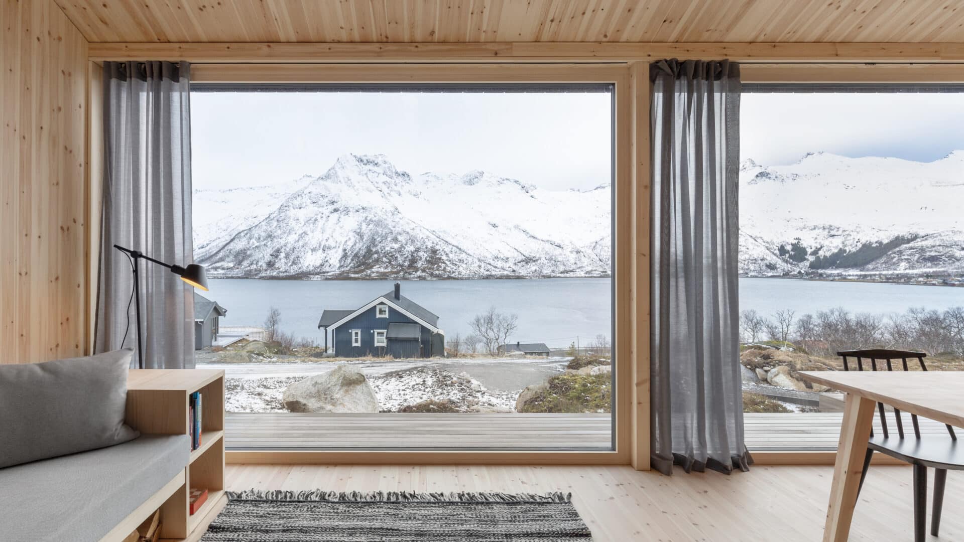 Wohnzimmer: Blick auf die schneebedeckte Berge