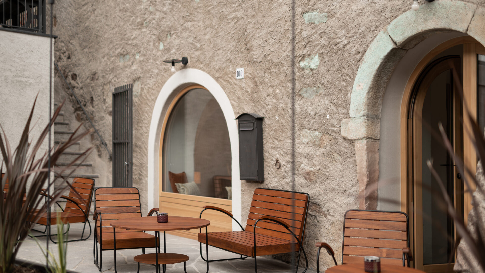 Terrasse mit Sitzplätzen in der Pension Leuchtenberg