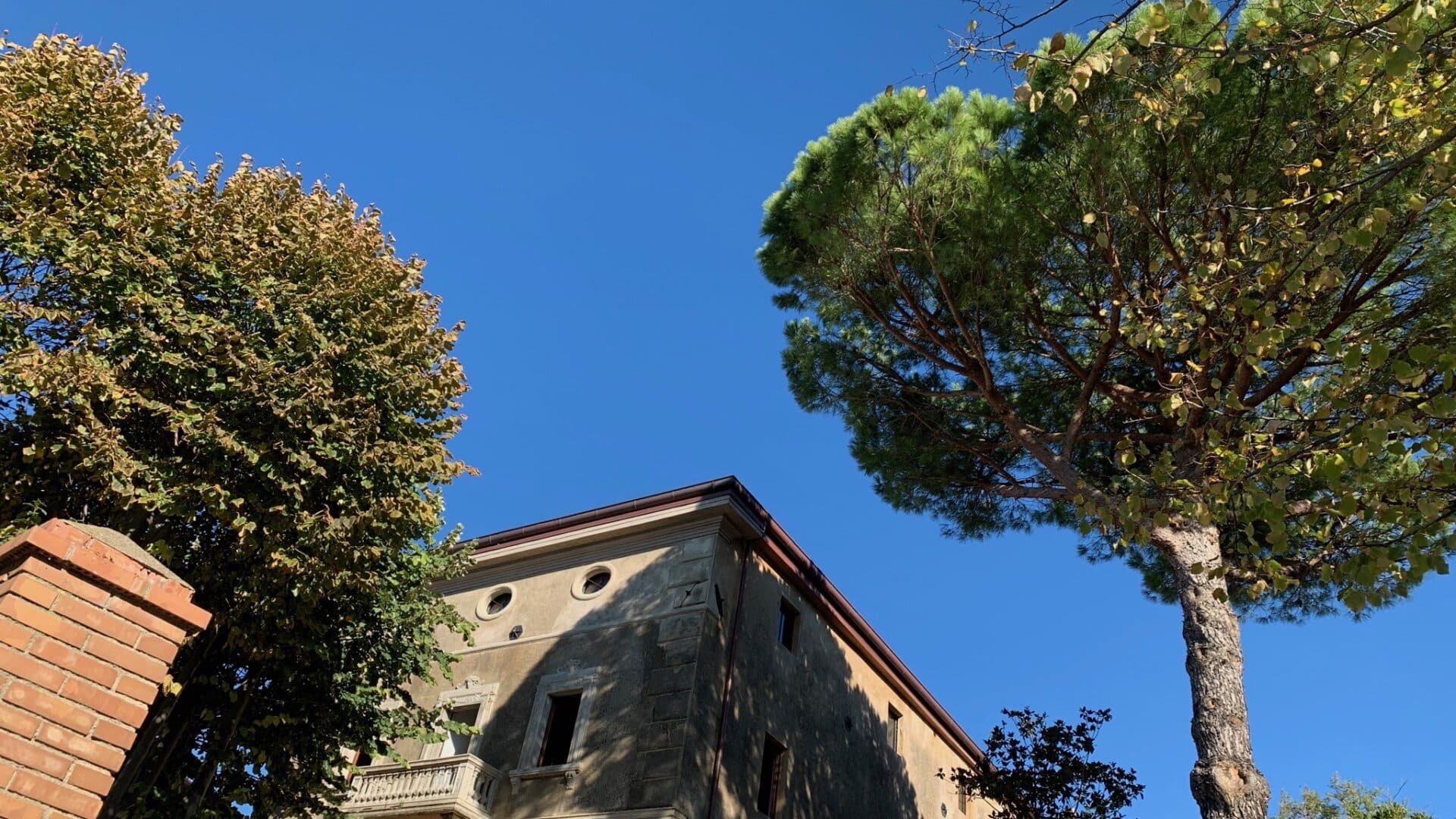 Palazzo und Himmel