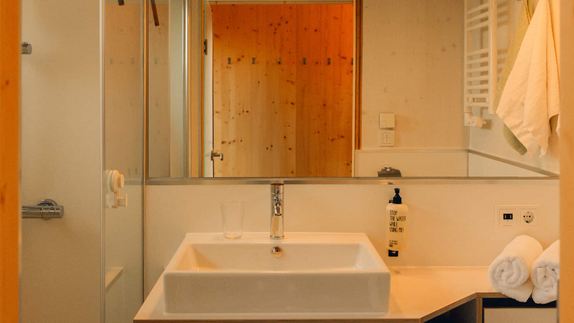 Waschbecken im Badezimmer des Tiny House