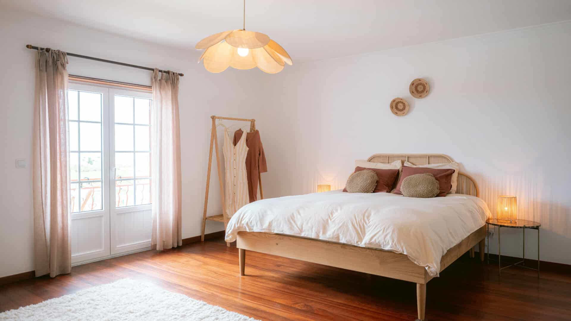Doppelzimmer mit Bett und Fenster, Casa Quintas