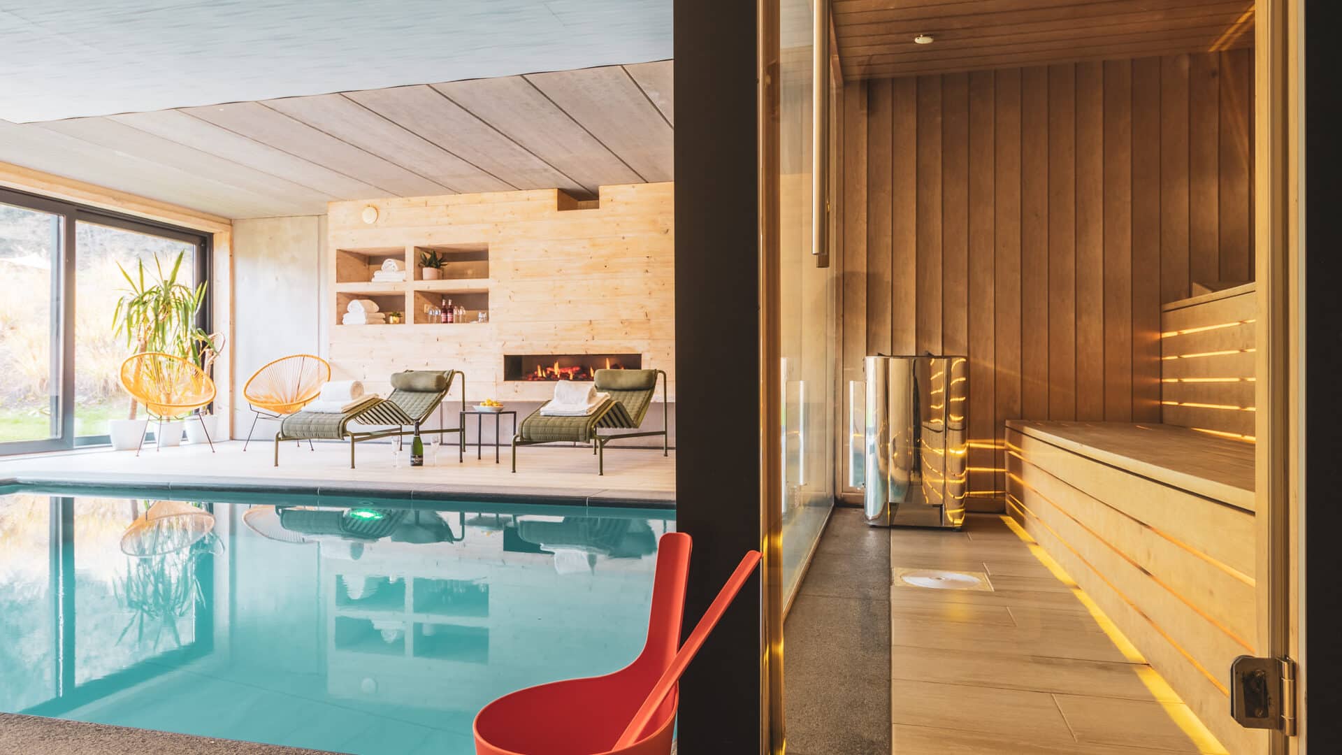 Pool und Wellness im Daft Hotel