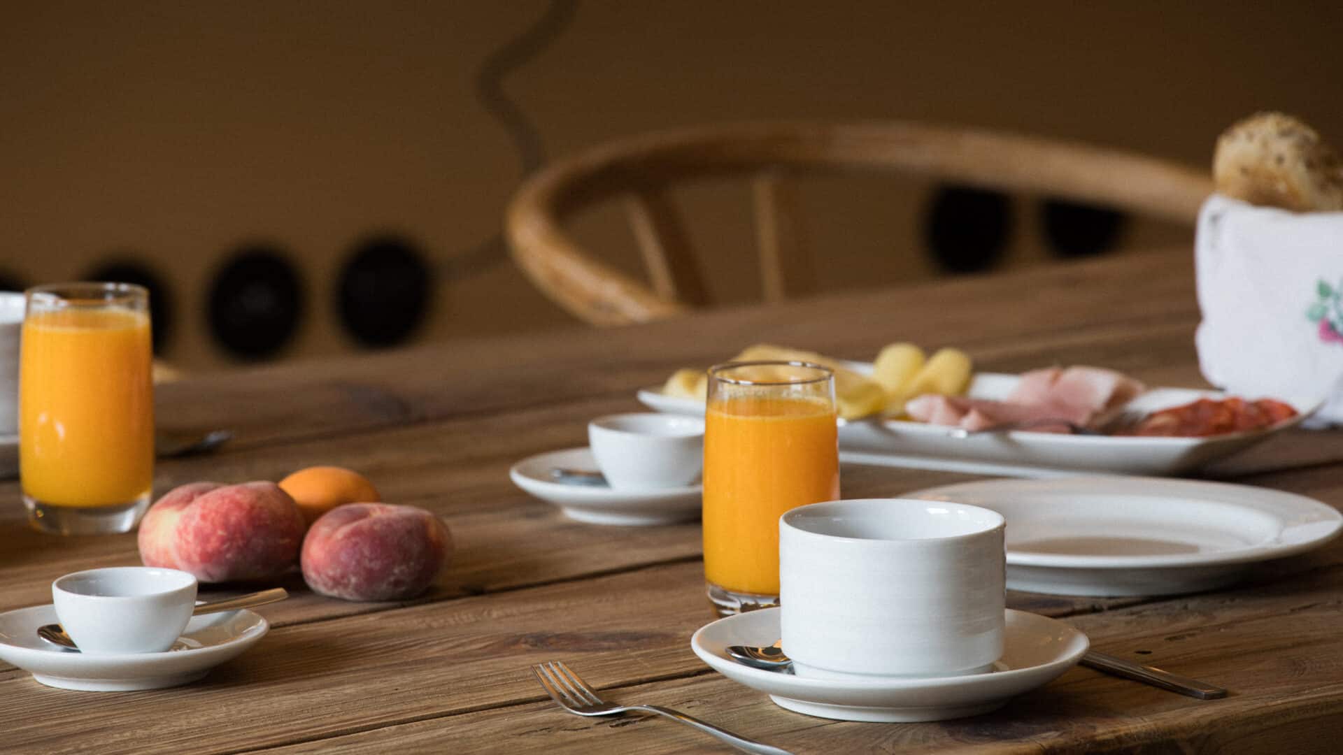 gedeckter Tisch im Hotel Na Travessa Suites