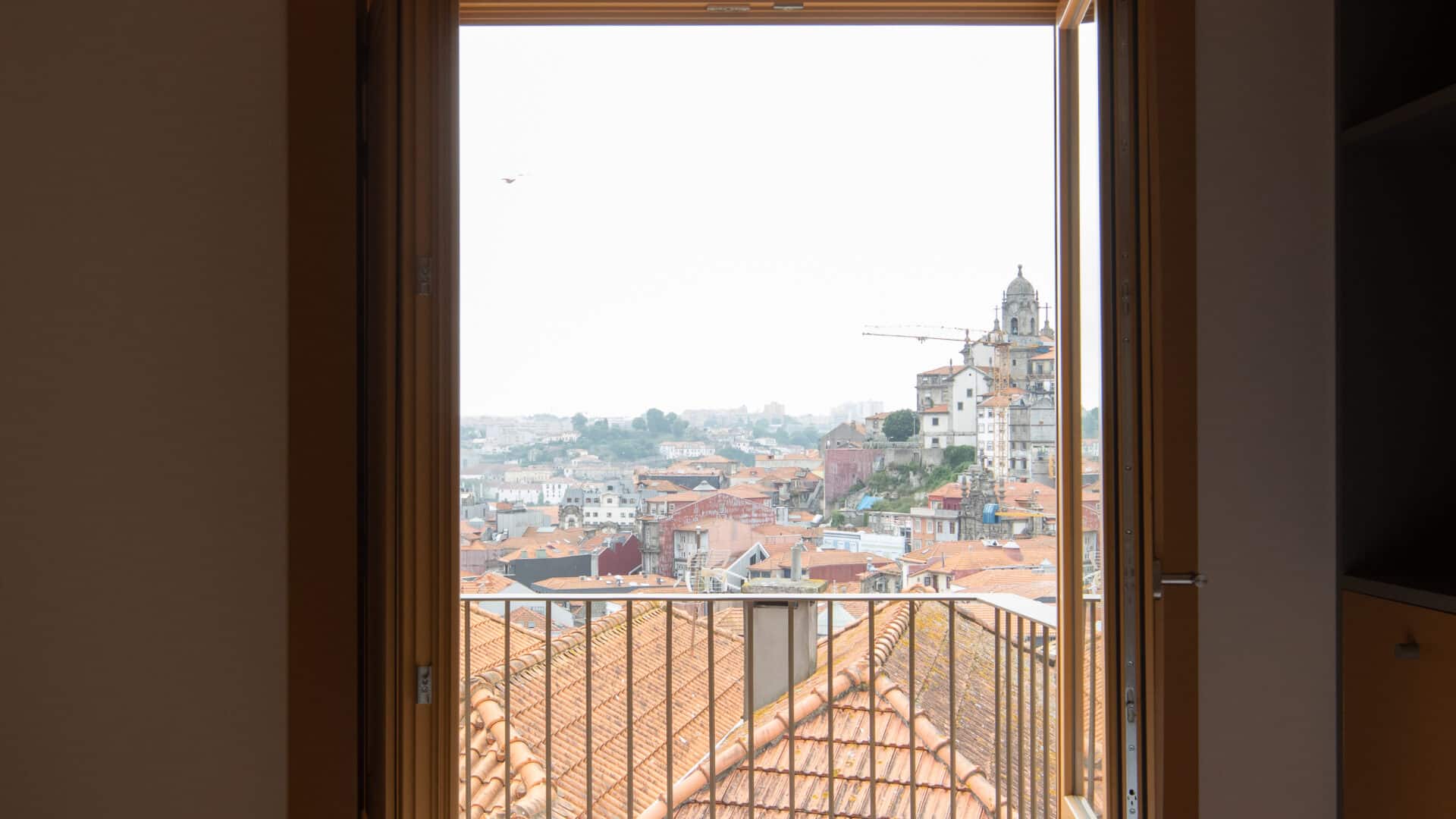 Doppelzimmer mit Blick auf die Stadt im Hotel Na Travessa Suites