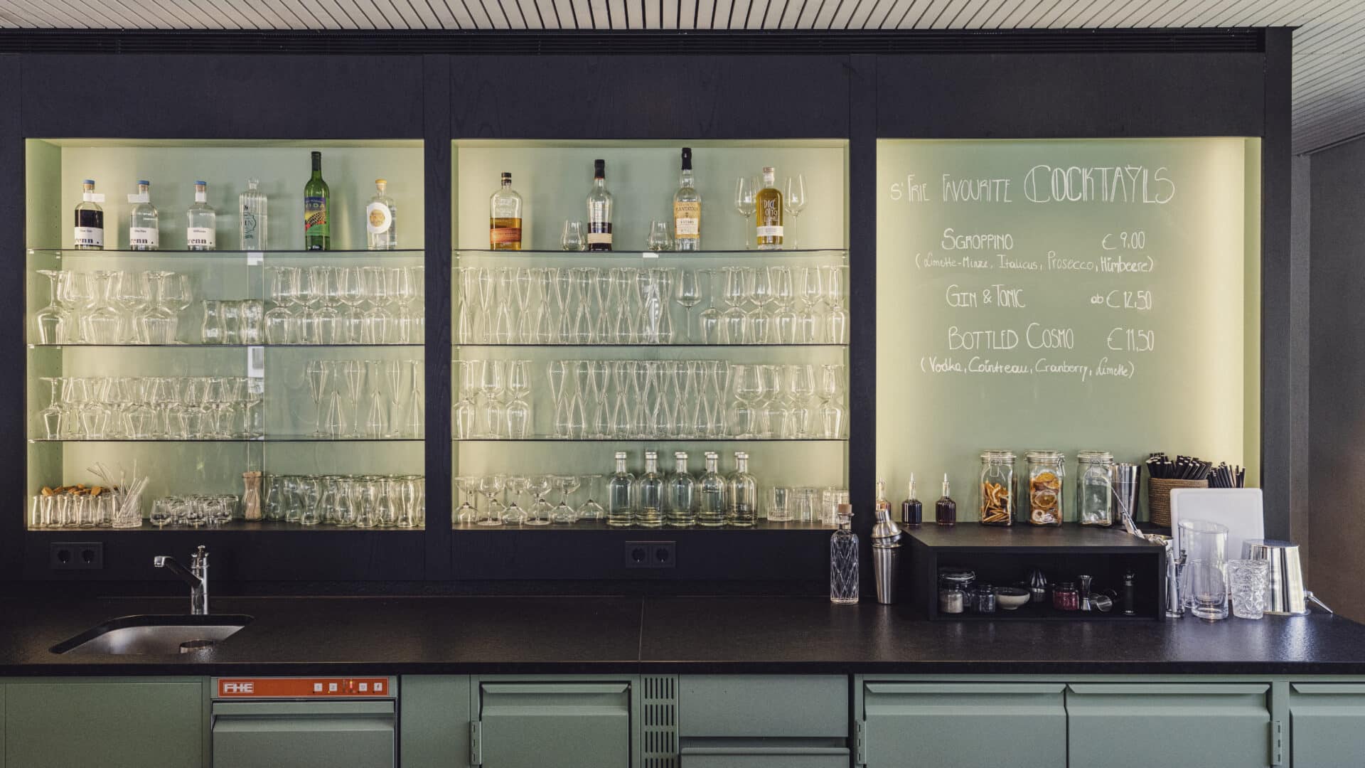 Detail: Bar im Gasthaus