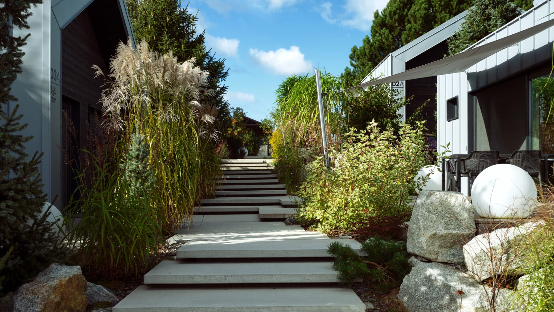 Weg zwischen den Häusern des Resorts