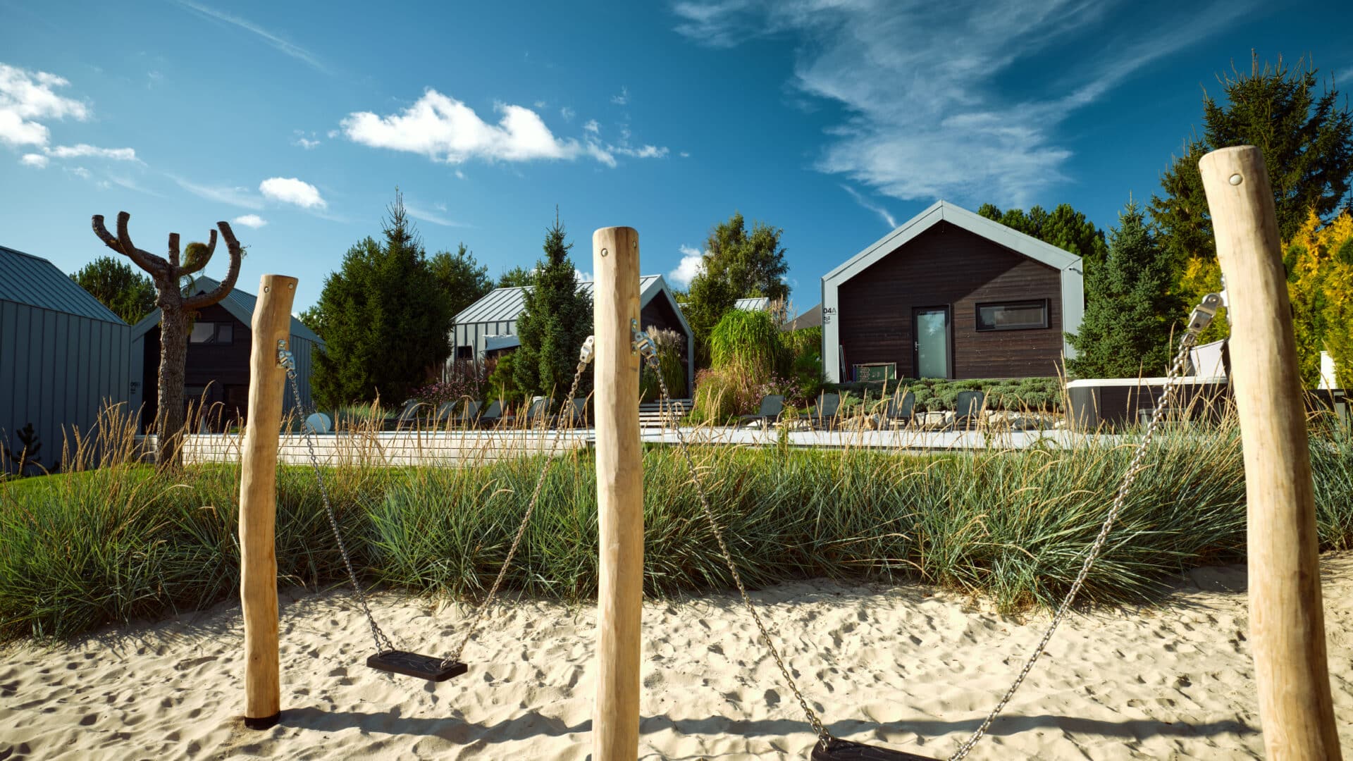 Spielplatz mit Schaukel