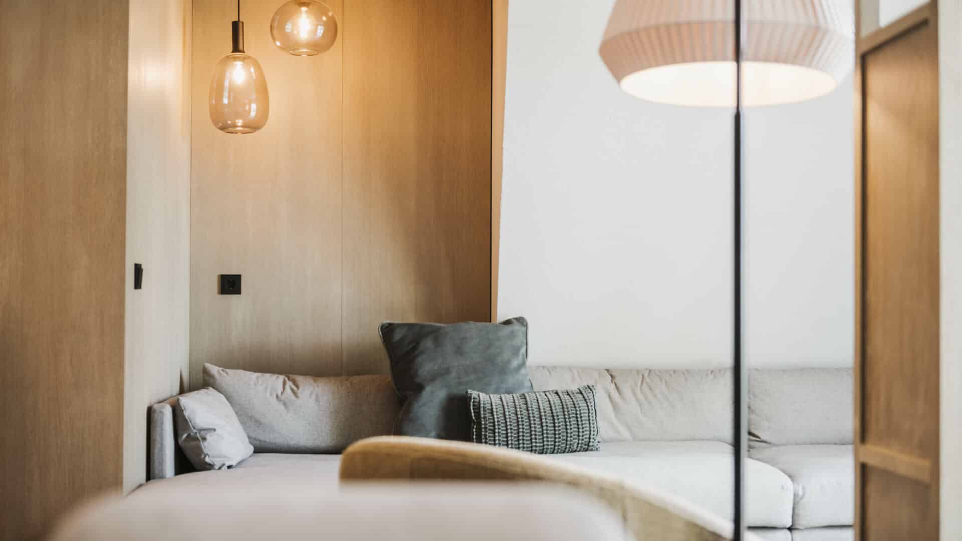 Sofaecke im Zimmer des Seehotel Gronau