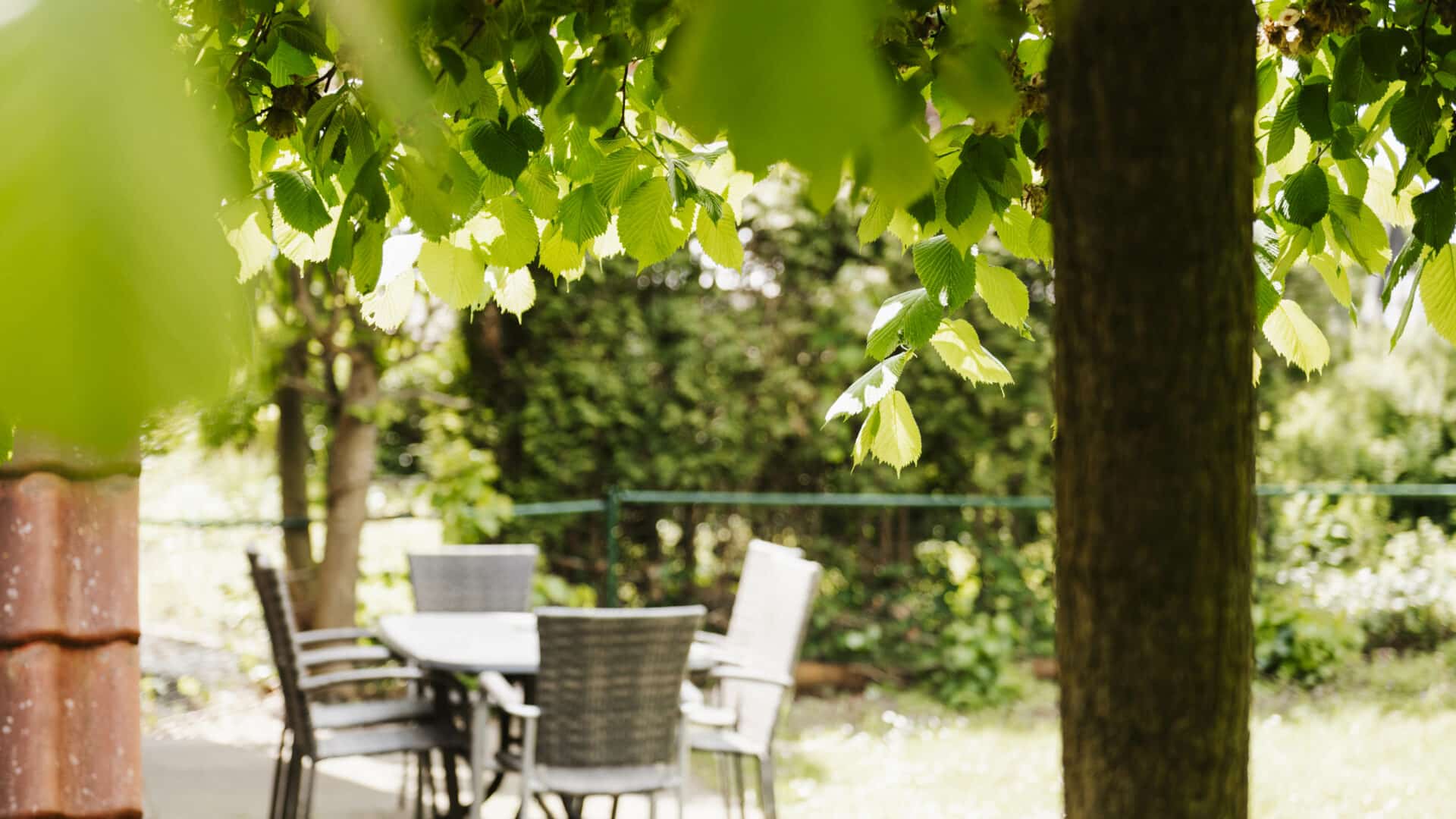 Essplatz im Garten des Seehotel Gronau