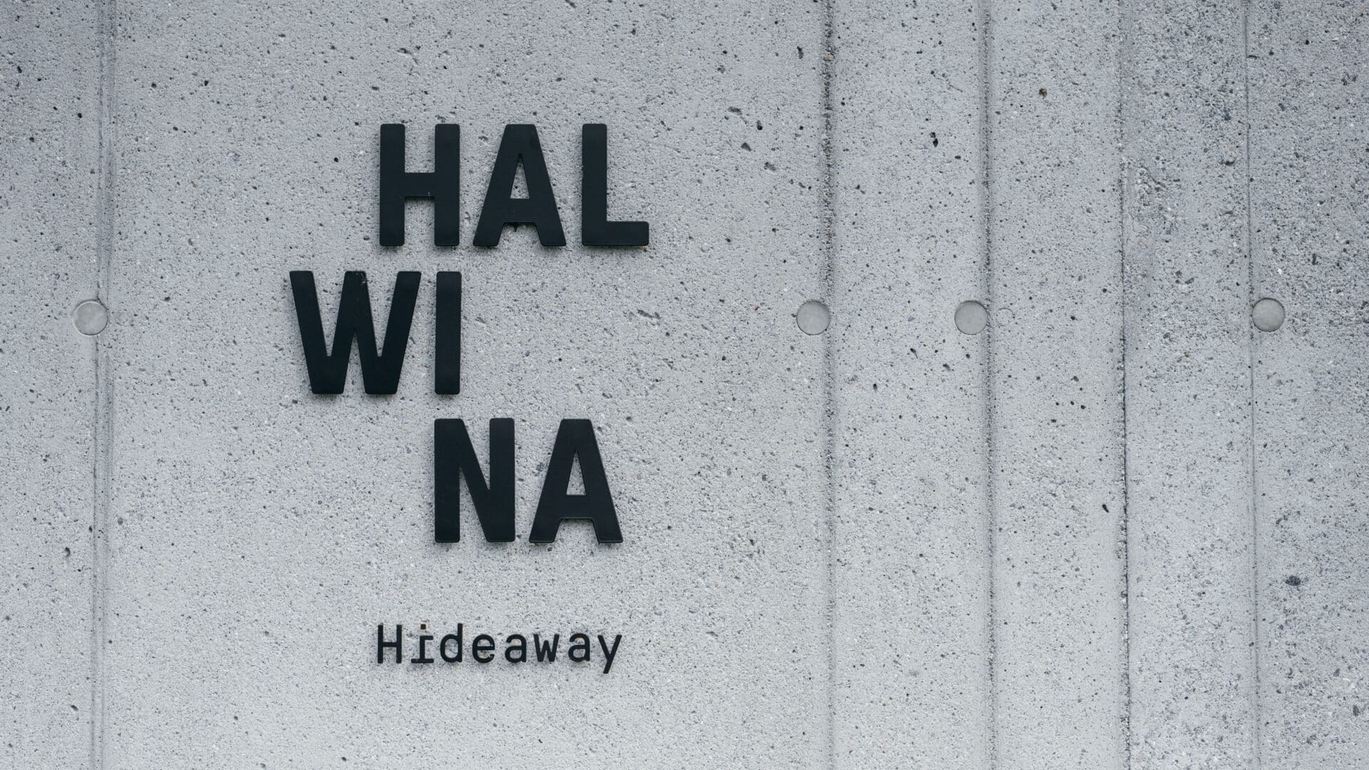 Schild Halwina Hideaway