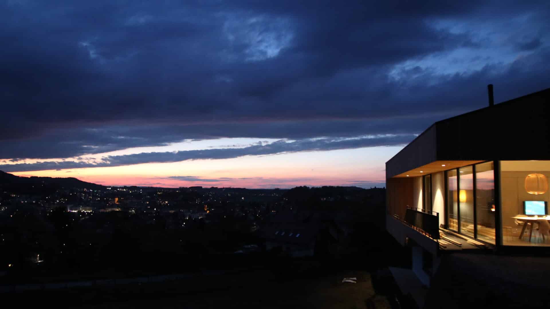 Haus Moosberg bei Nacht