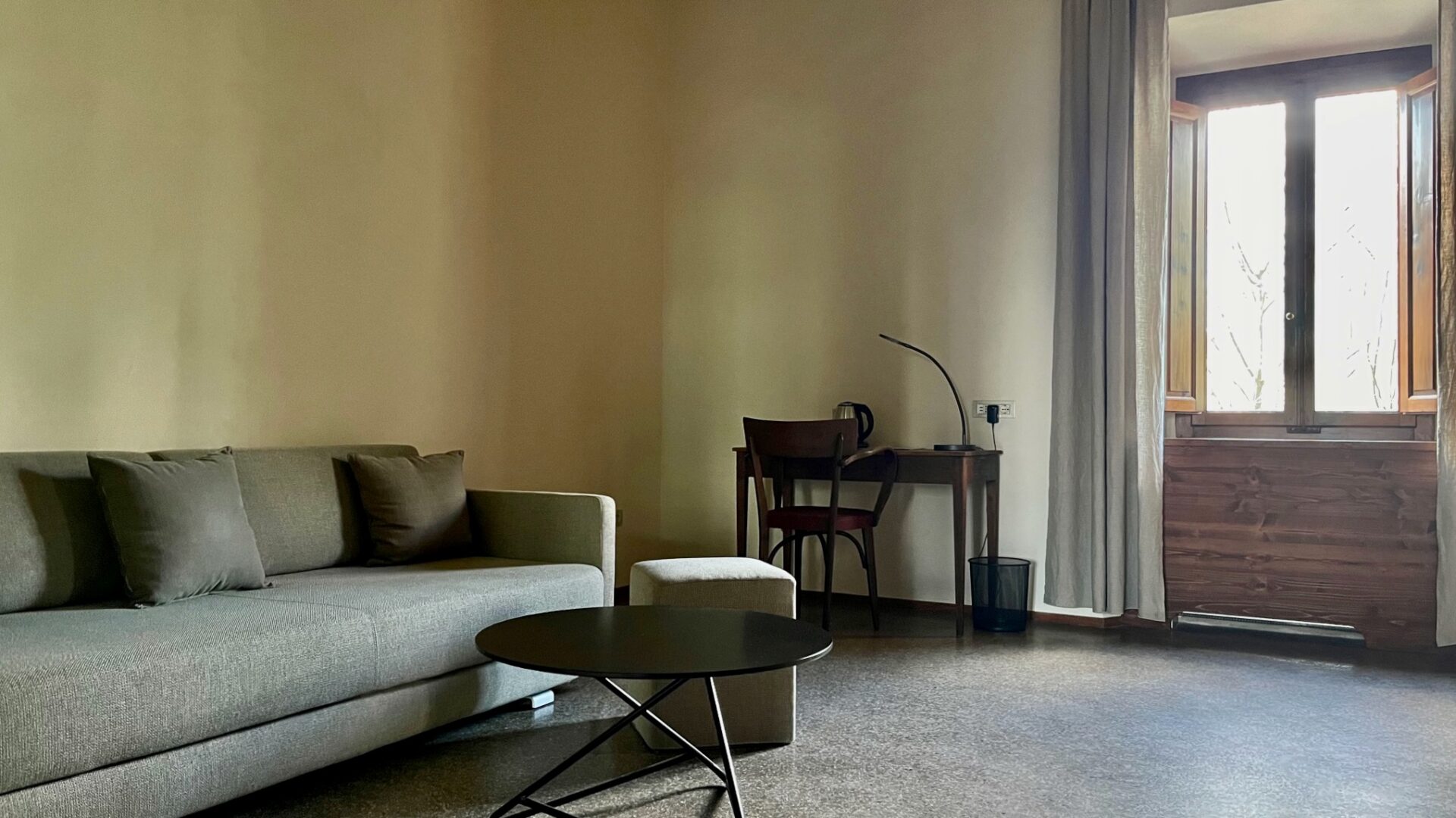 Wohnzimmer mit Sofa im Palazzo