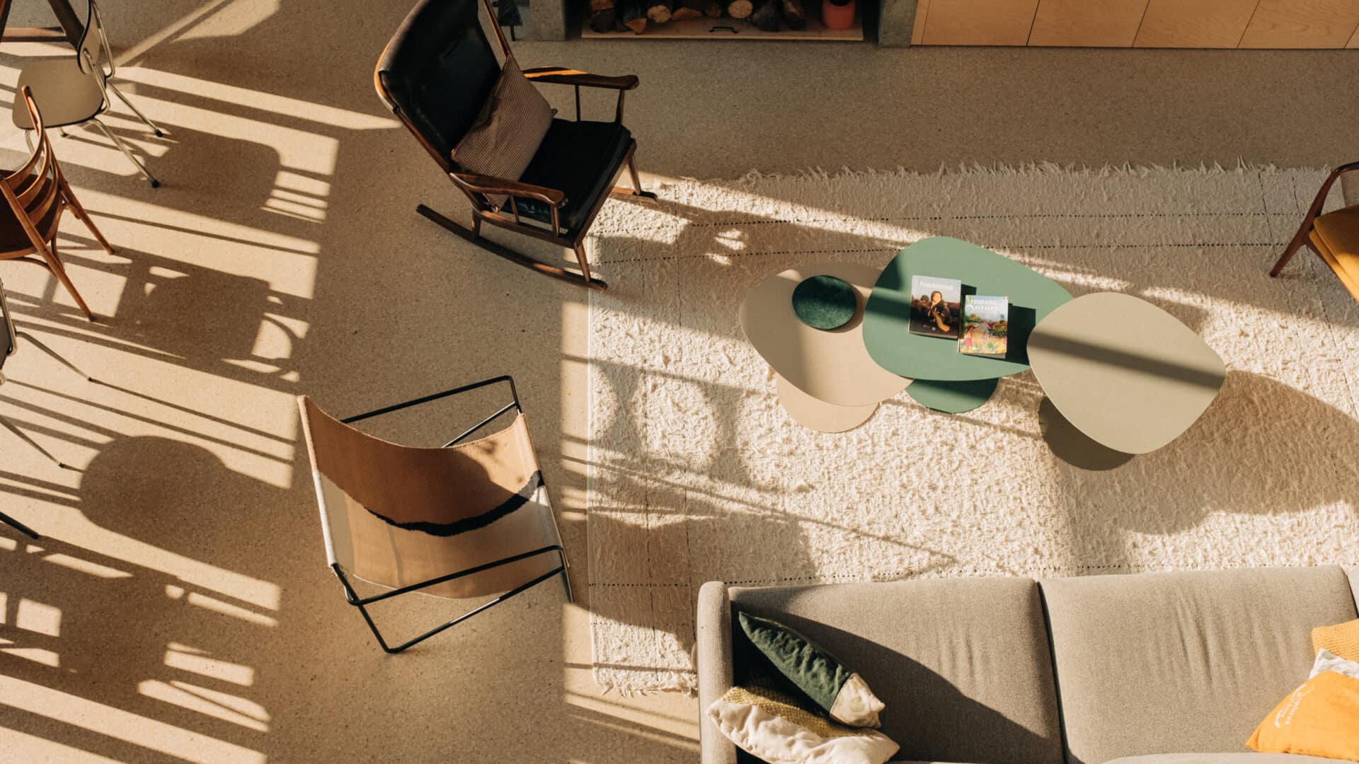 Blick ins Wohnzimmer von oben, Maison Le Détour