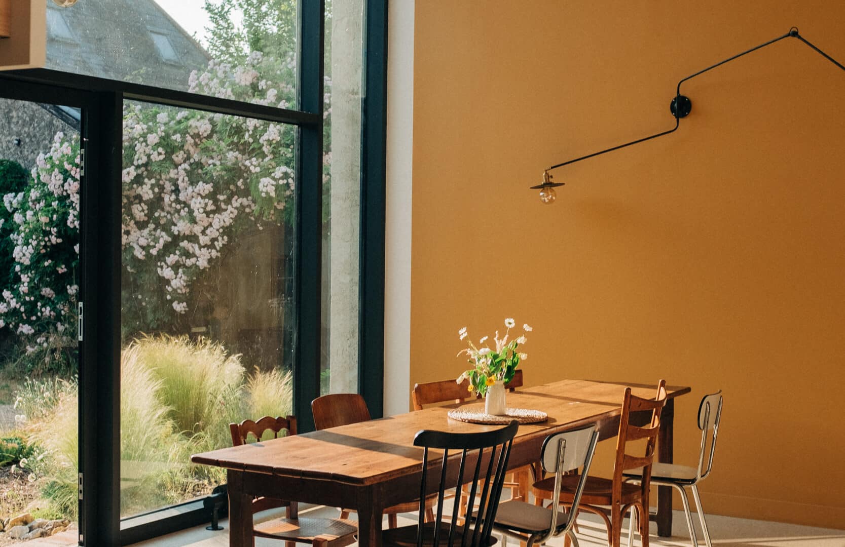 Essplatz mit Blick in den Garten, Maison Le Détour