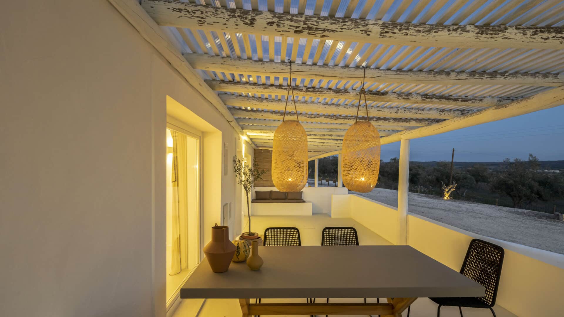 Terrasse in der Dämmerung im Monte do Olival