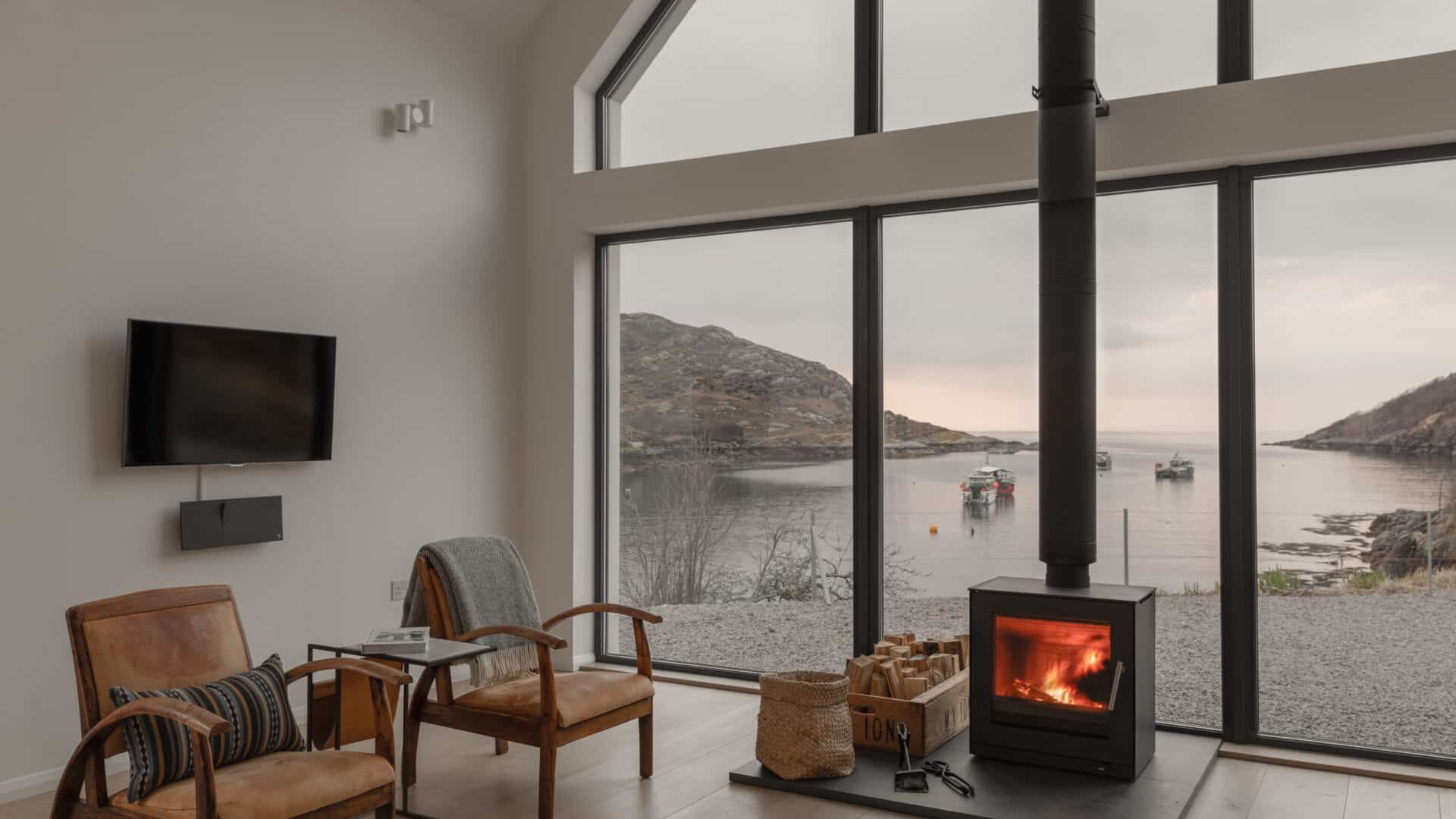 Wohnzimmer mit Kamin im Net Store