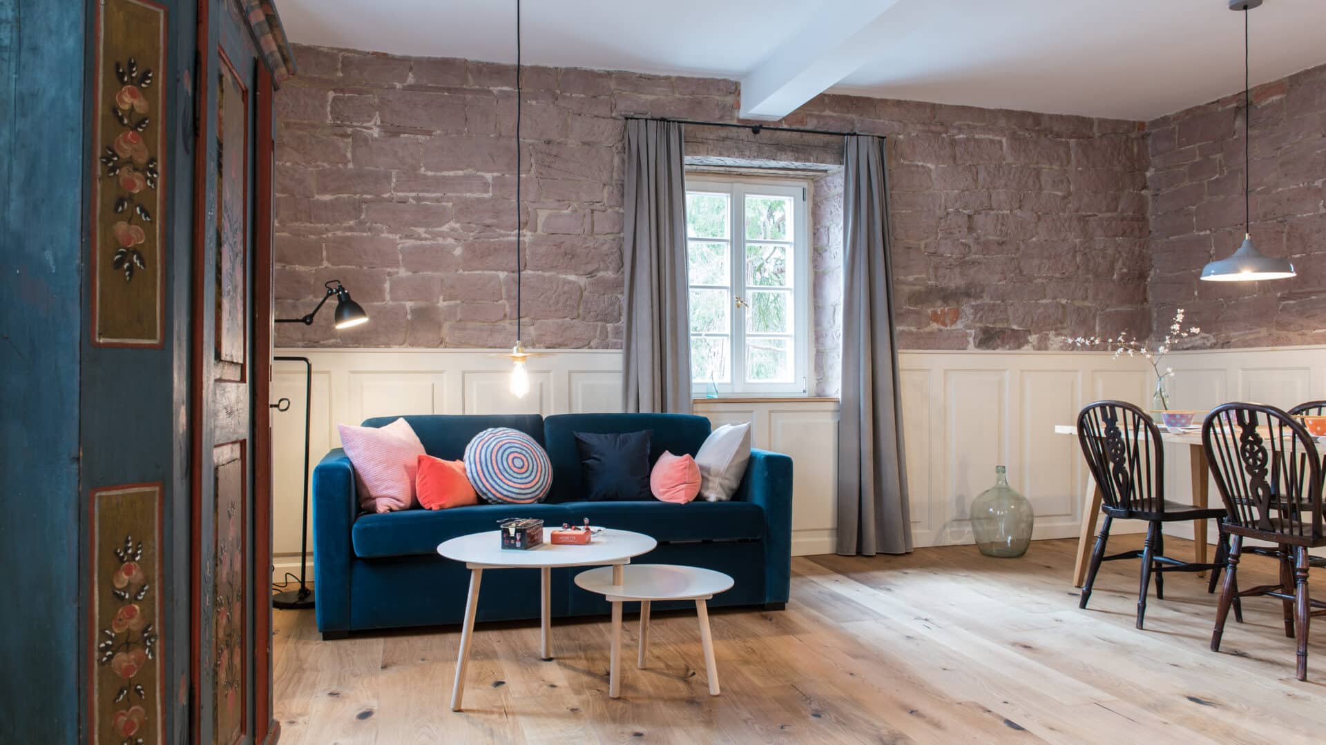 Wohnzimmer mit Sofa im Palais Wunderlich