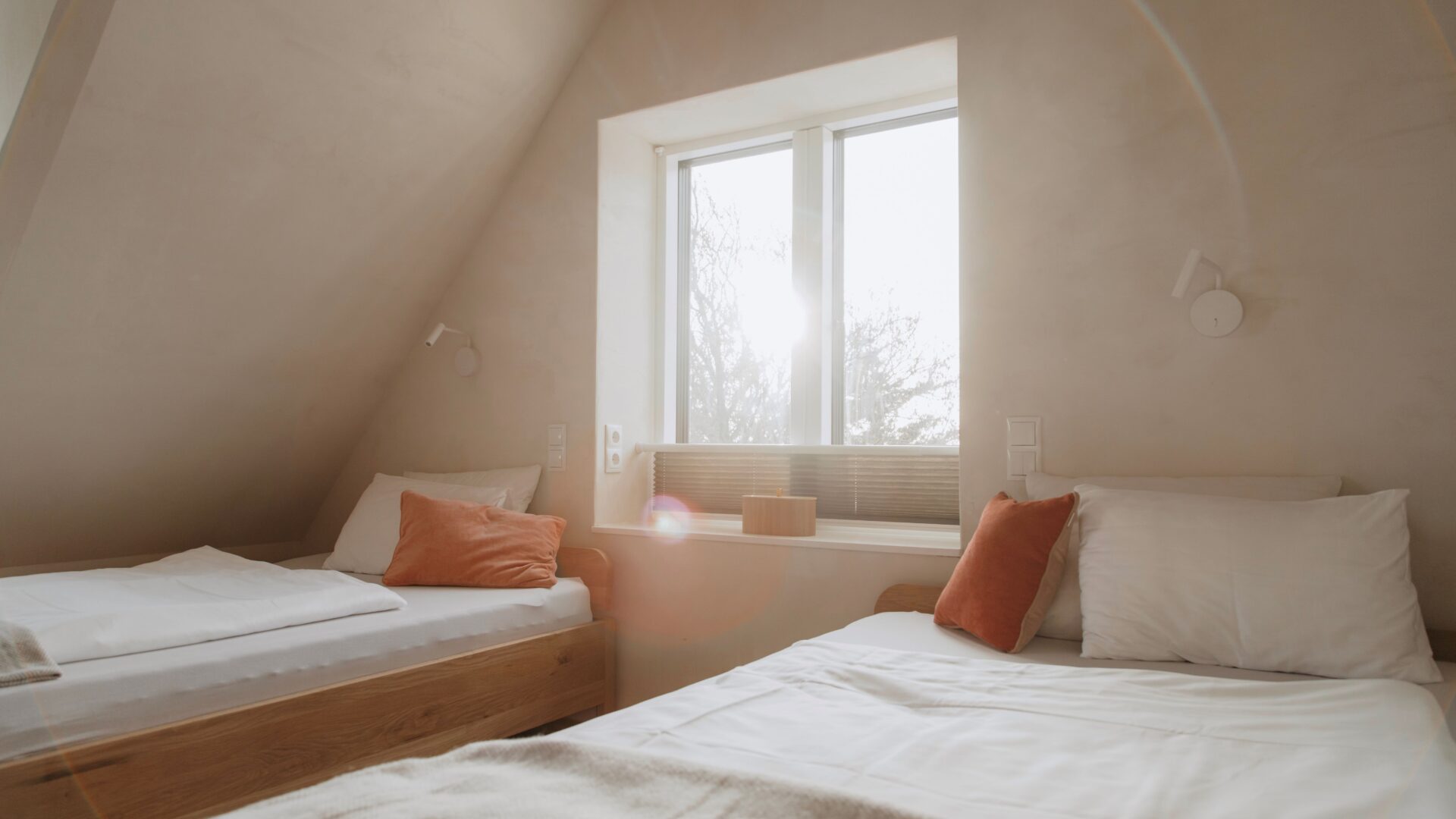 Schlafzimmer mit zwei Einzelbetten im NorderdiekHuus