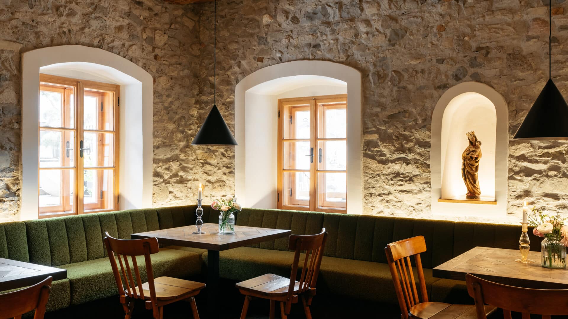 Ecke im Restaurant mit Sitzplätzen im Refugium Lunz