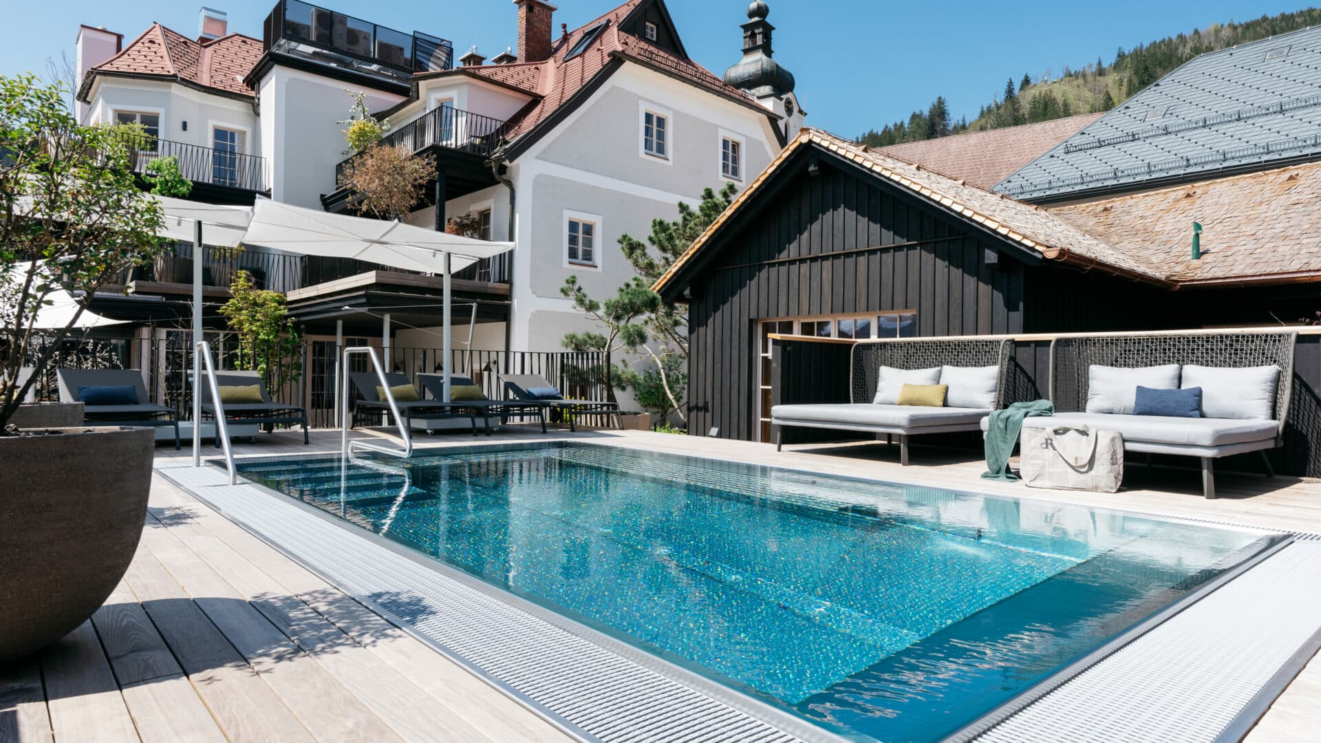 Pool und Haus im Hintergrund Refugium Lunz
