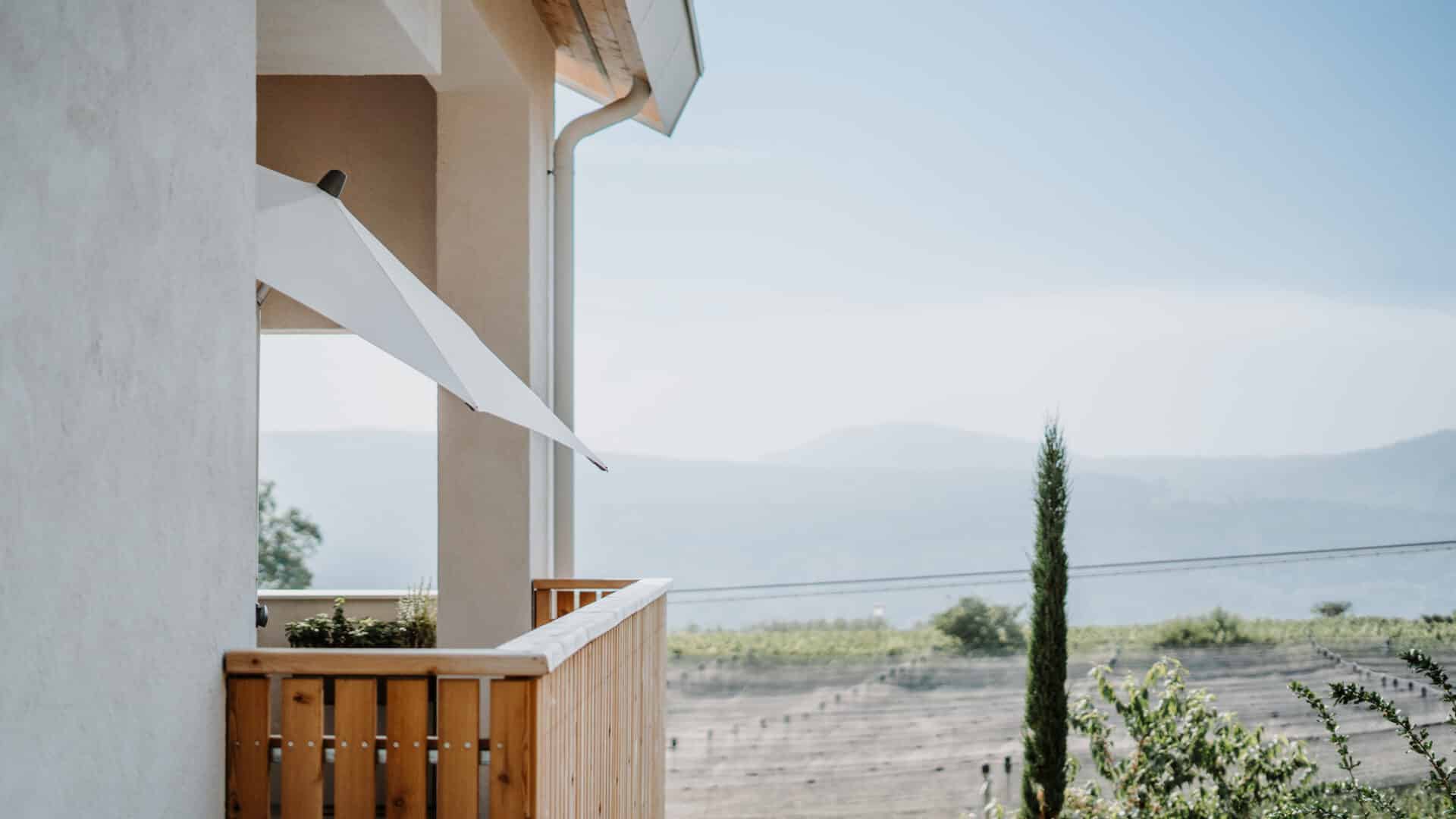 Balkon mit Blick auf die Berge im Refugium Rochus