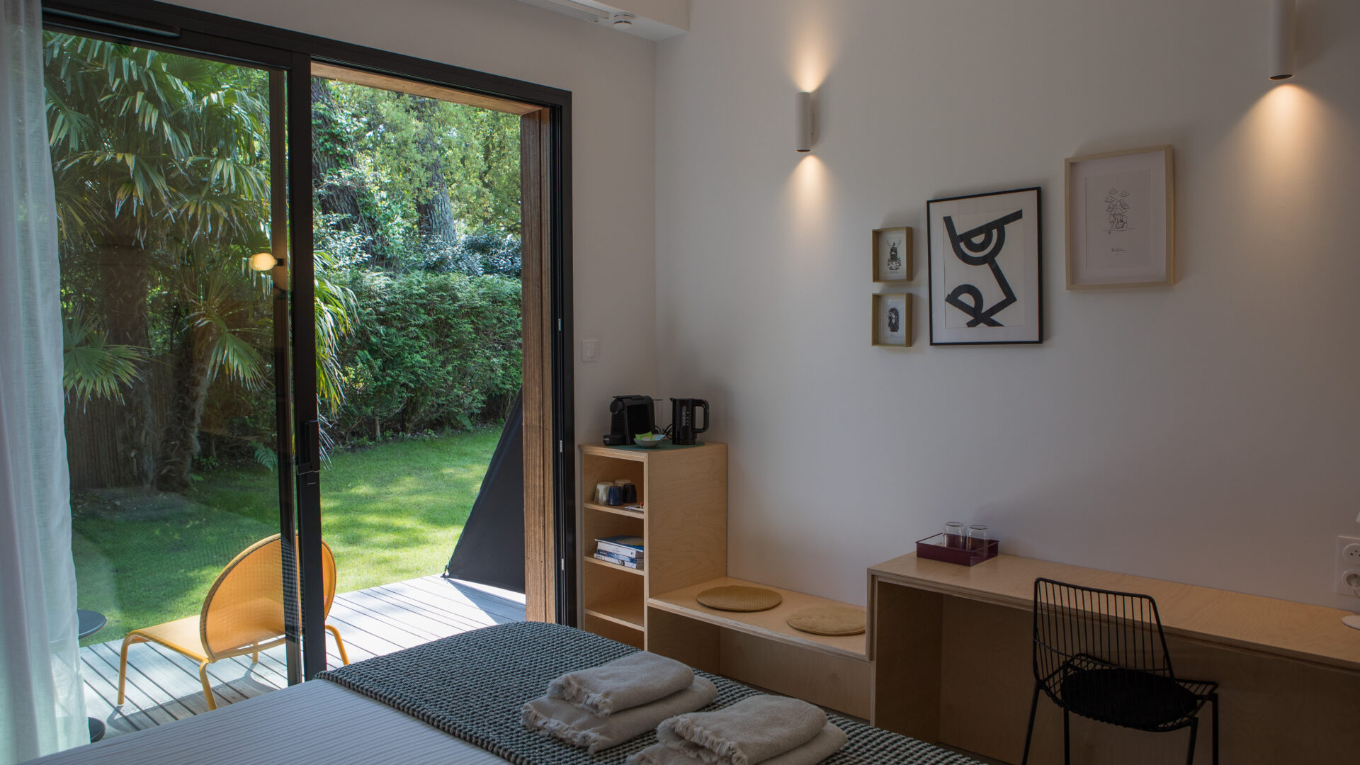 Wohnzimmer mit Panorama-Fenster, Salty Woods