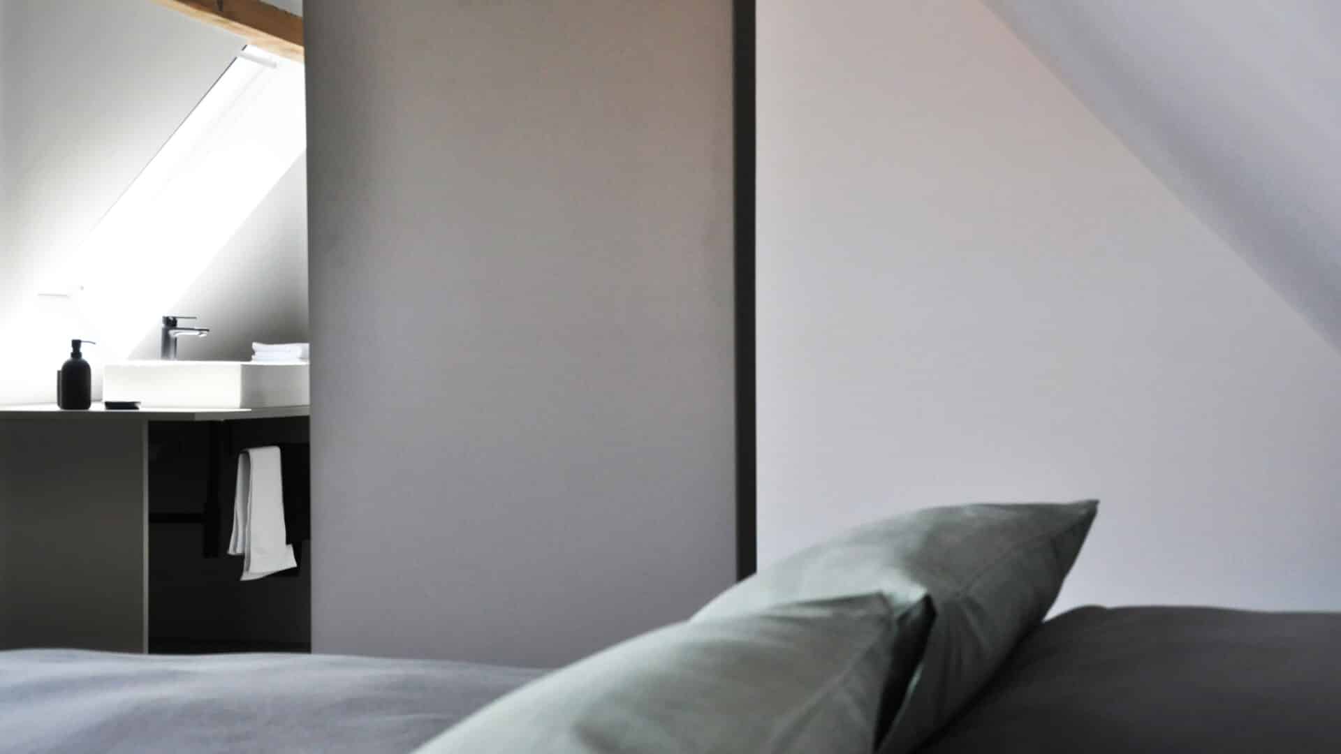 Bett im Schlafzimmer der Ferienwohnung des Schockelgaul