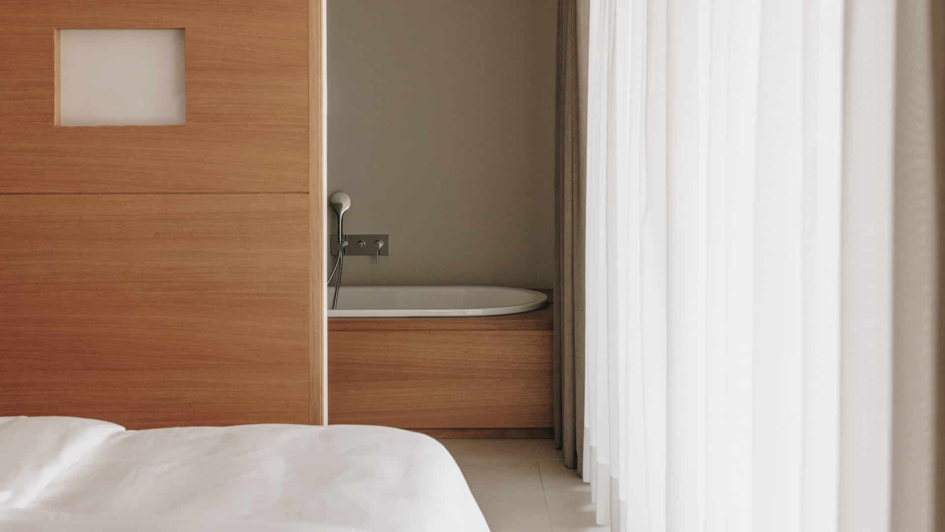 Badezimmer im Hotelzimmer des Schwarzschmied