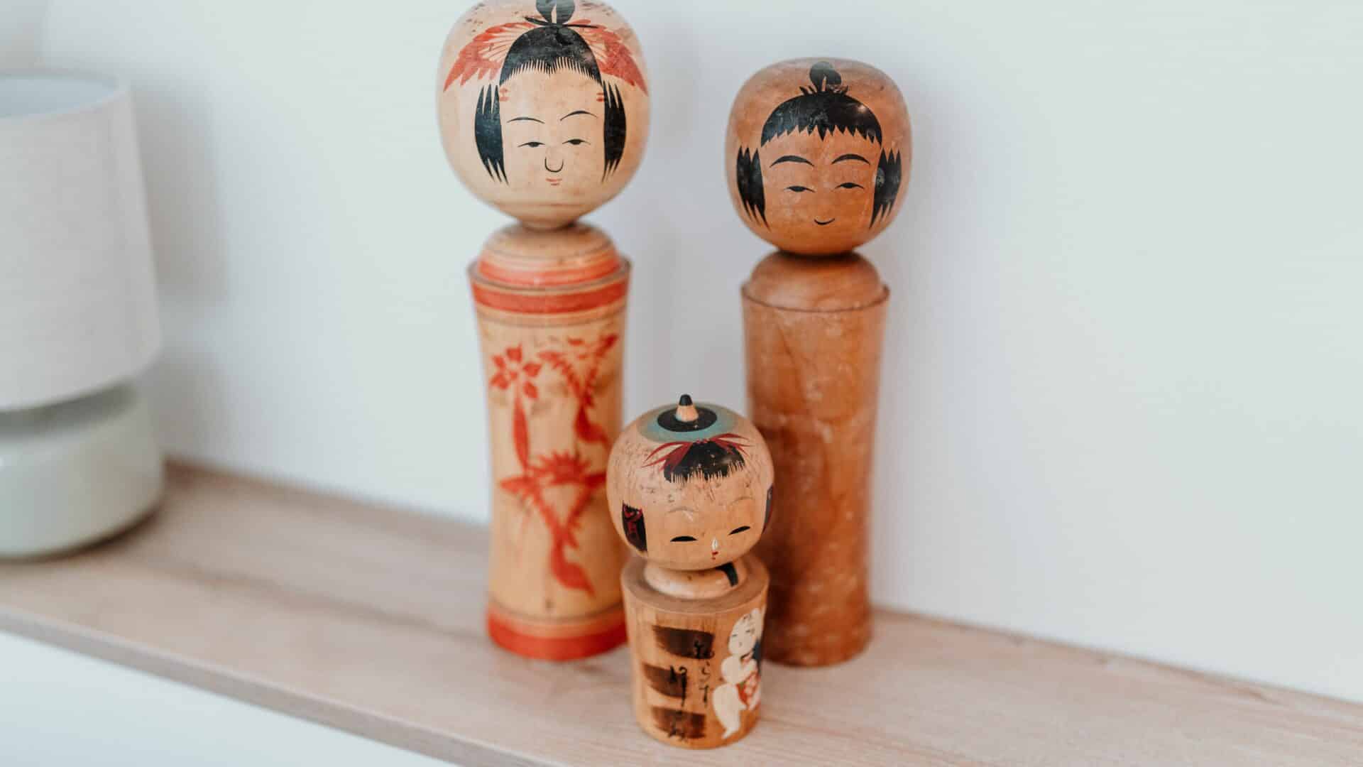 Detail: janpanische Figuren im Spreewaldhaus