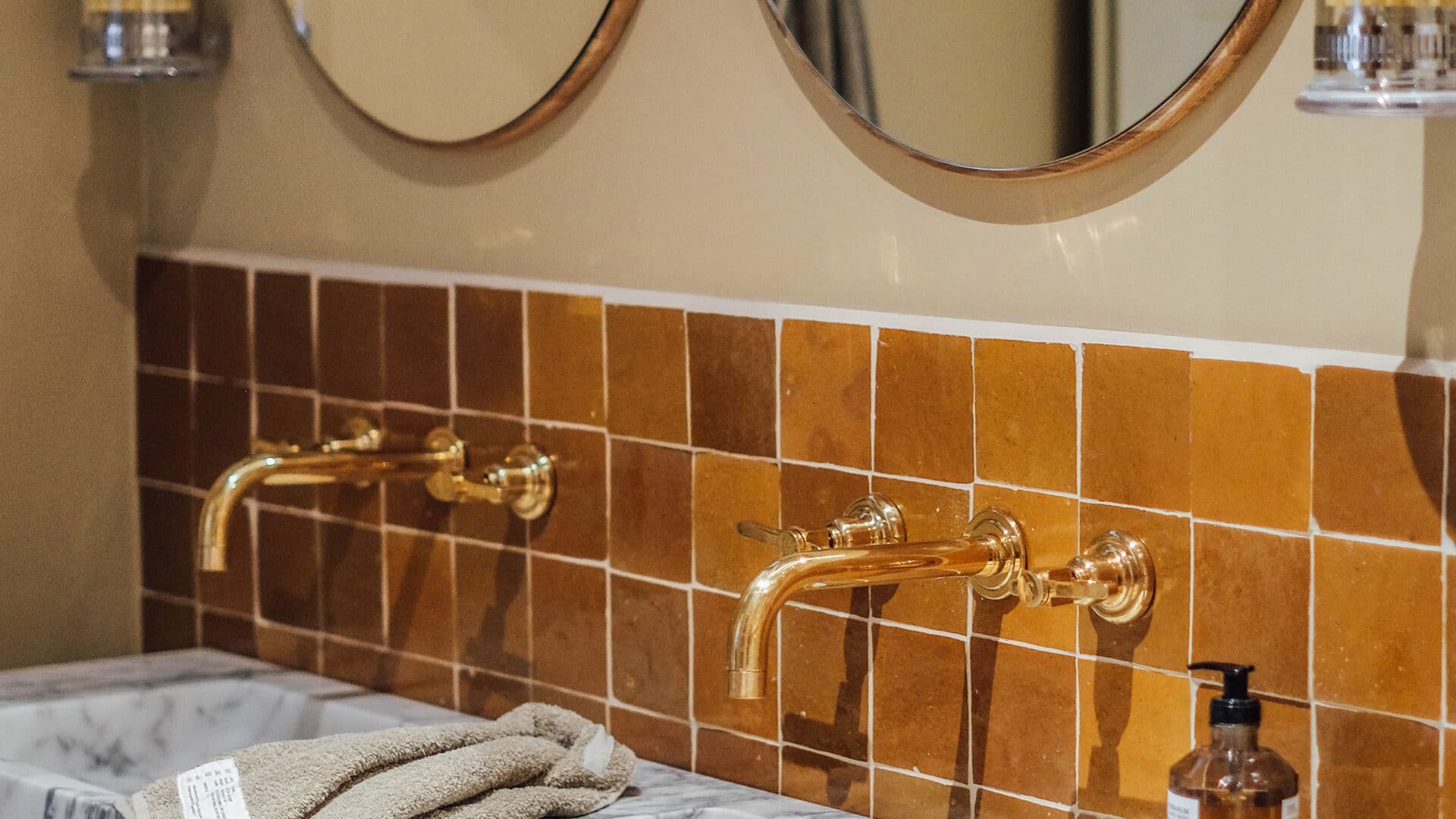 St Oak Bathroom Sink