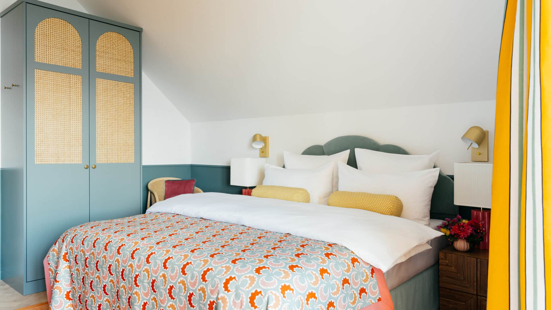 Doppelbett in der Villa Alma