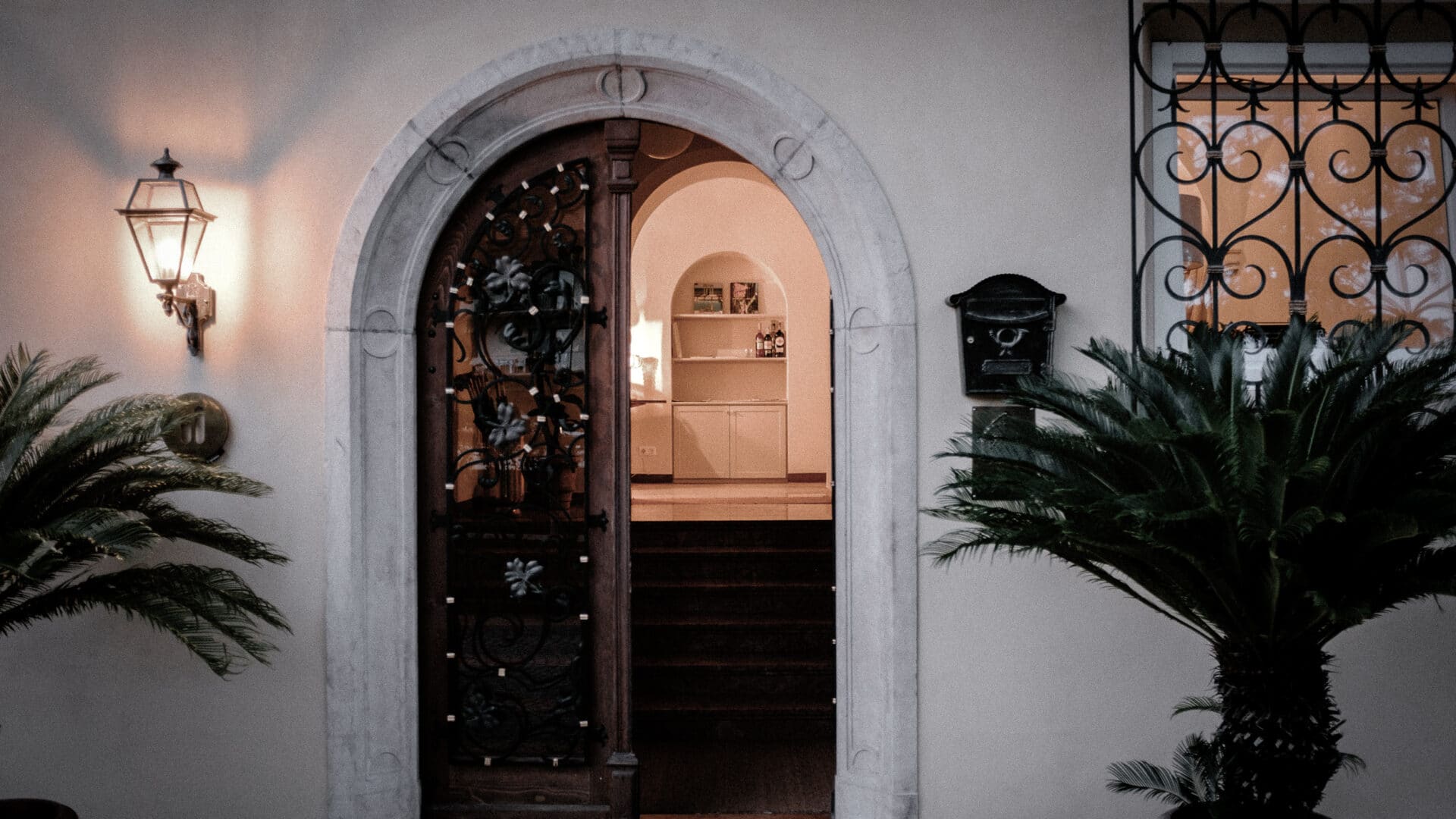 Eintrittstür in der Villa Arnica