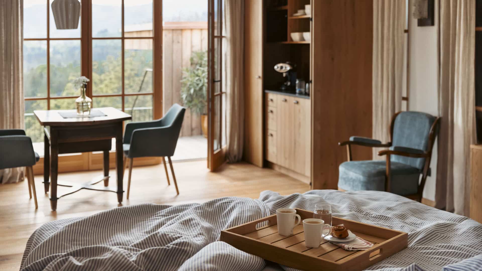 Wohnzimmer mit Esstisch, Am Wildbachberg